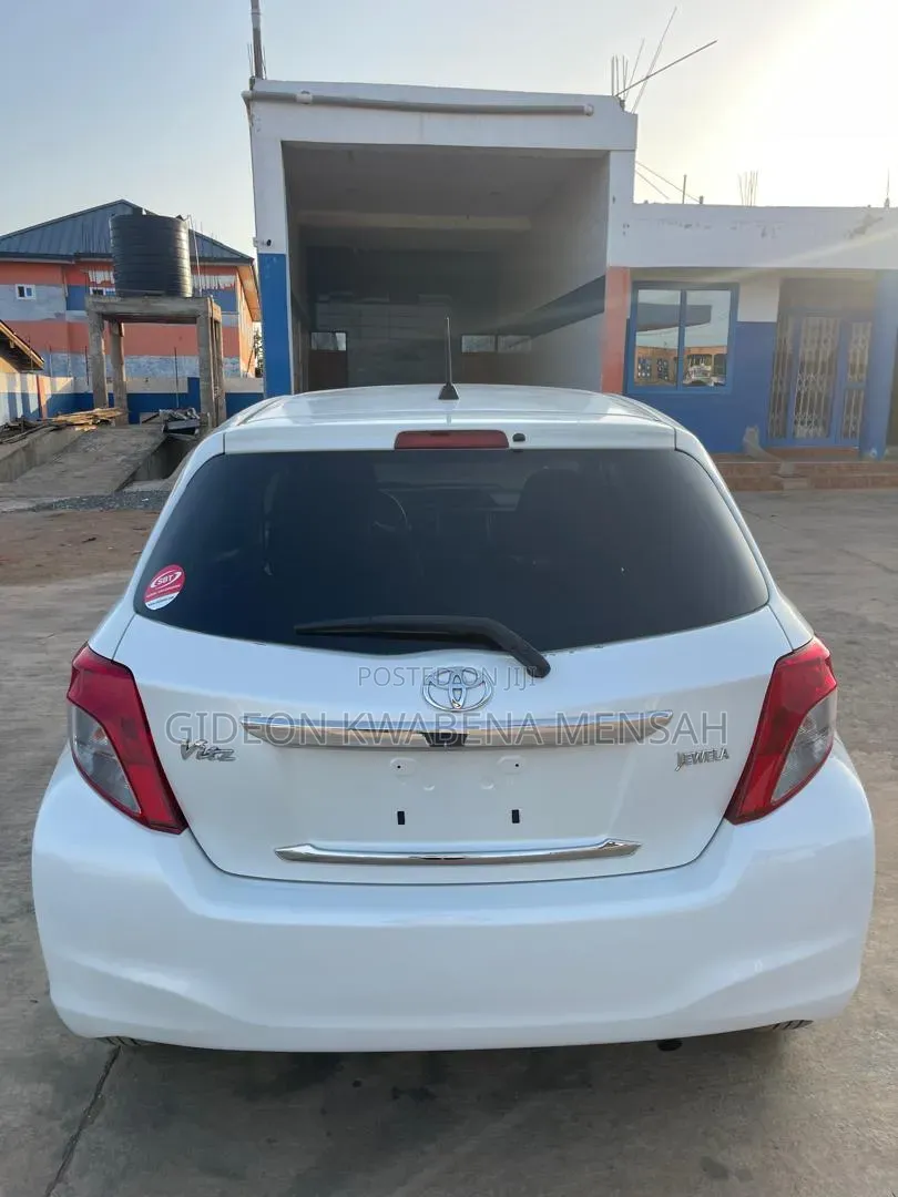 Toyota Vitz 1.3 AWD 5dr 2014 White
