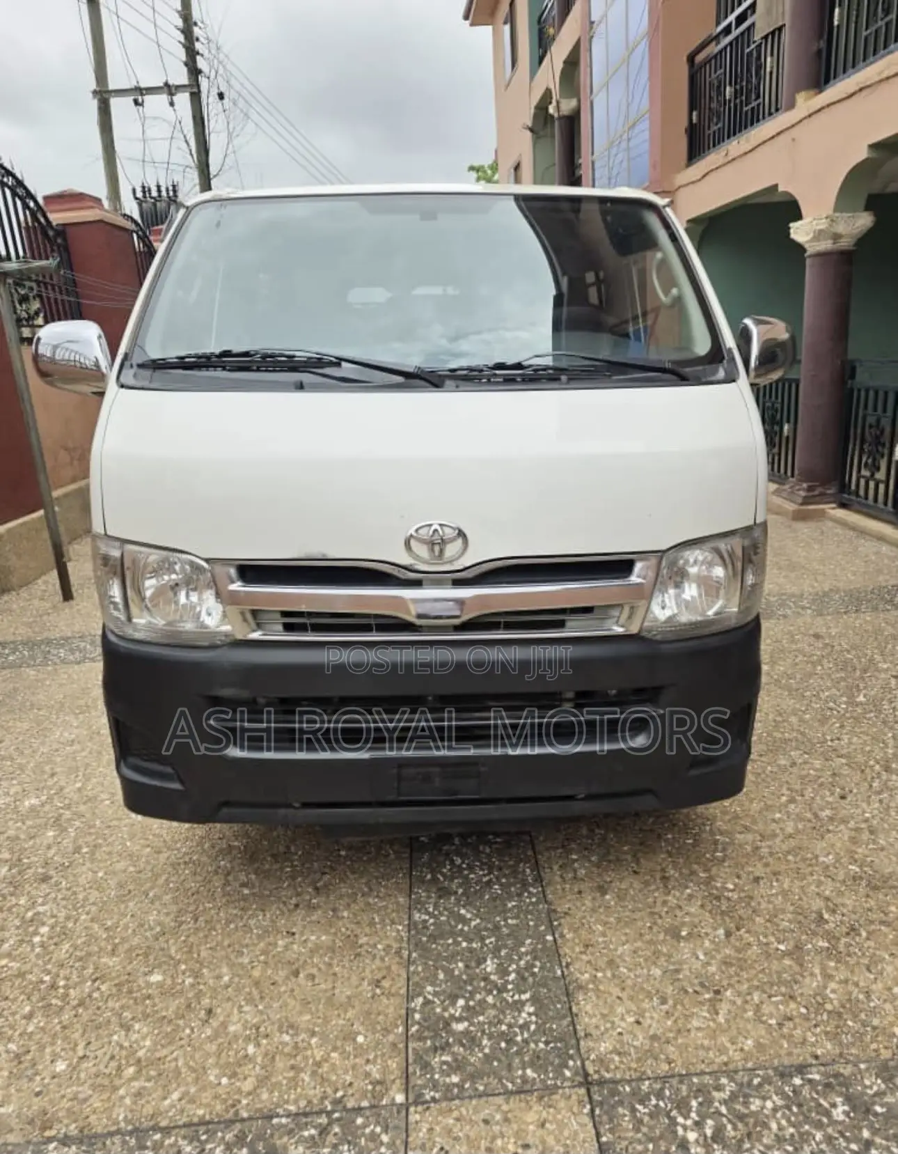 Toyota HiAce 2013 White