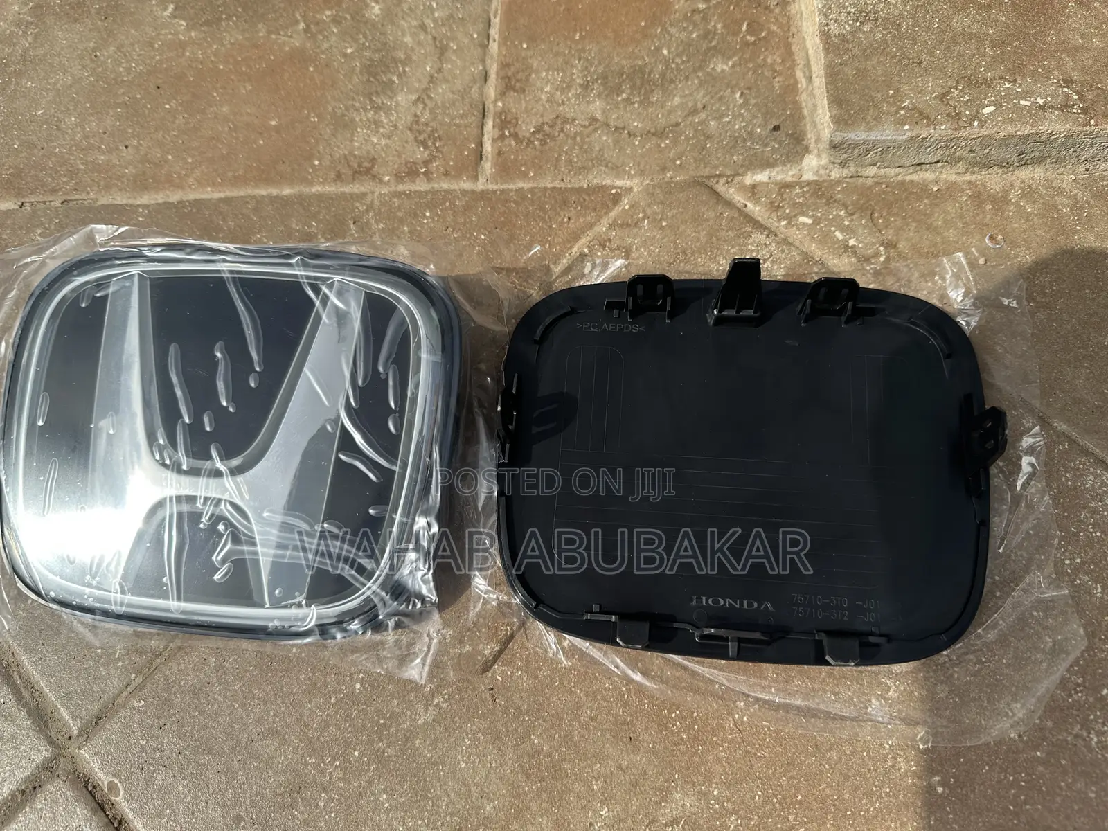 Honda CRV 2023 Bumper Crown/Logo