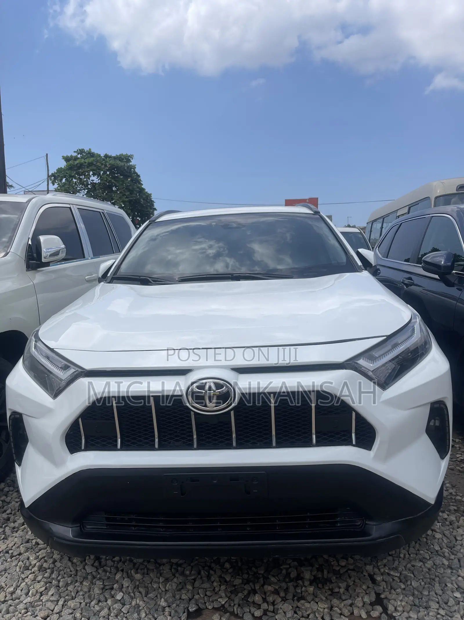 Toyota RAV4 XLE AWD 2024 White