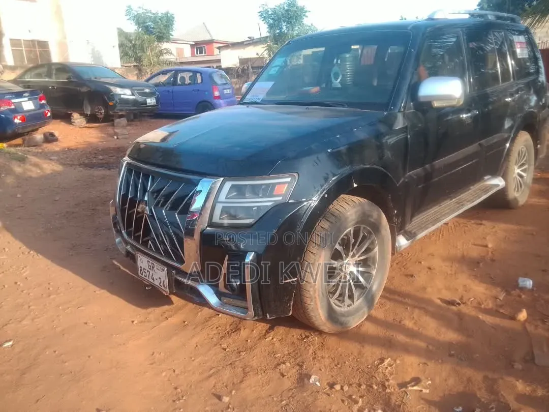 Mitsubishi Pajero 2012 Black