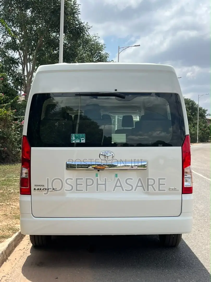 Toyota HiAce 2026 White