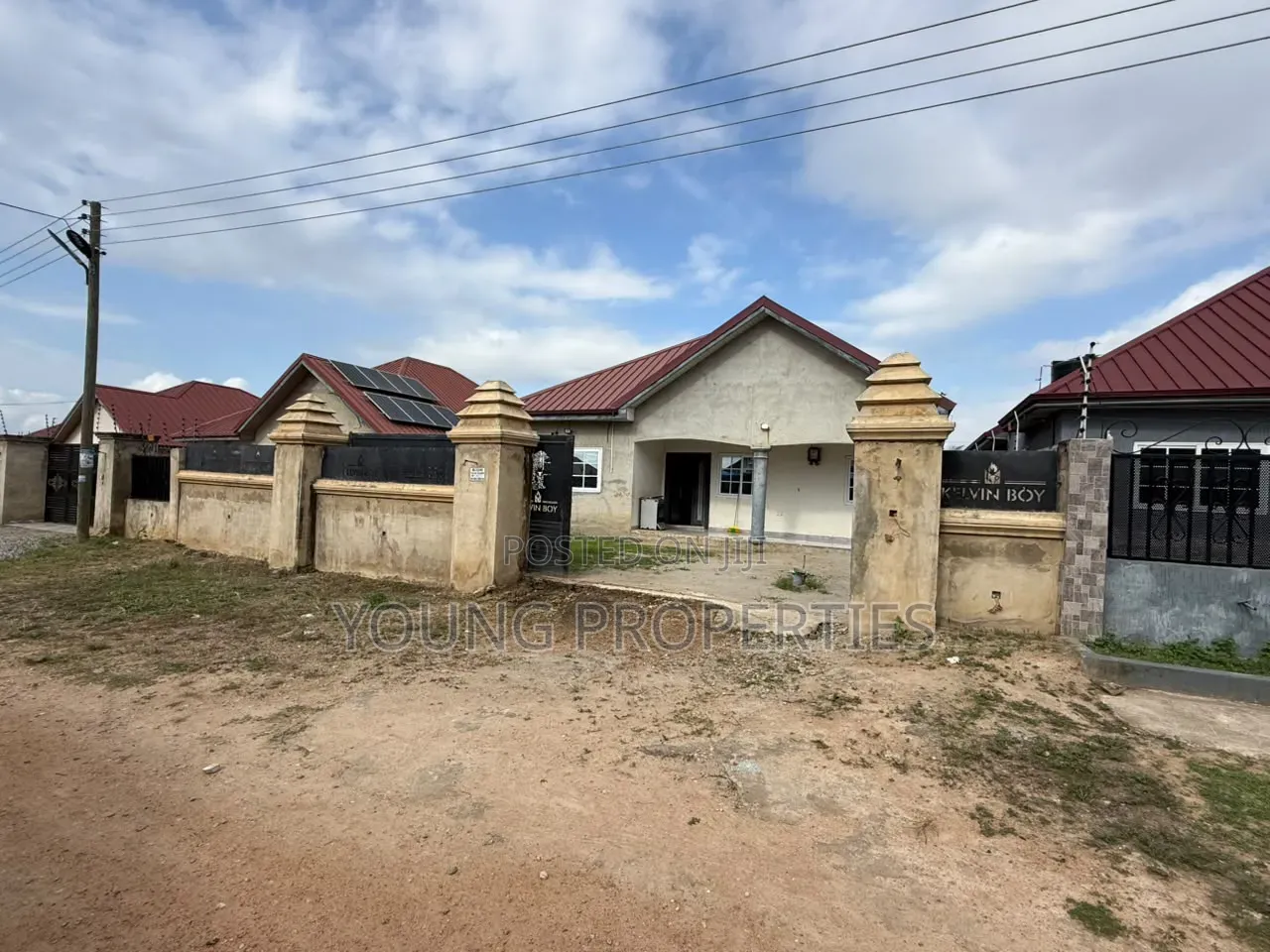 3bdrm House in Ayinkin Dogblo, Amasaman for sale