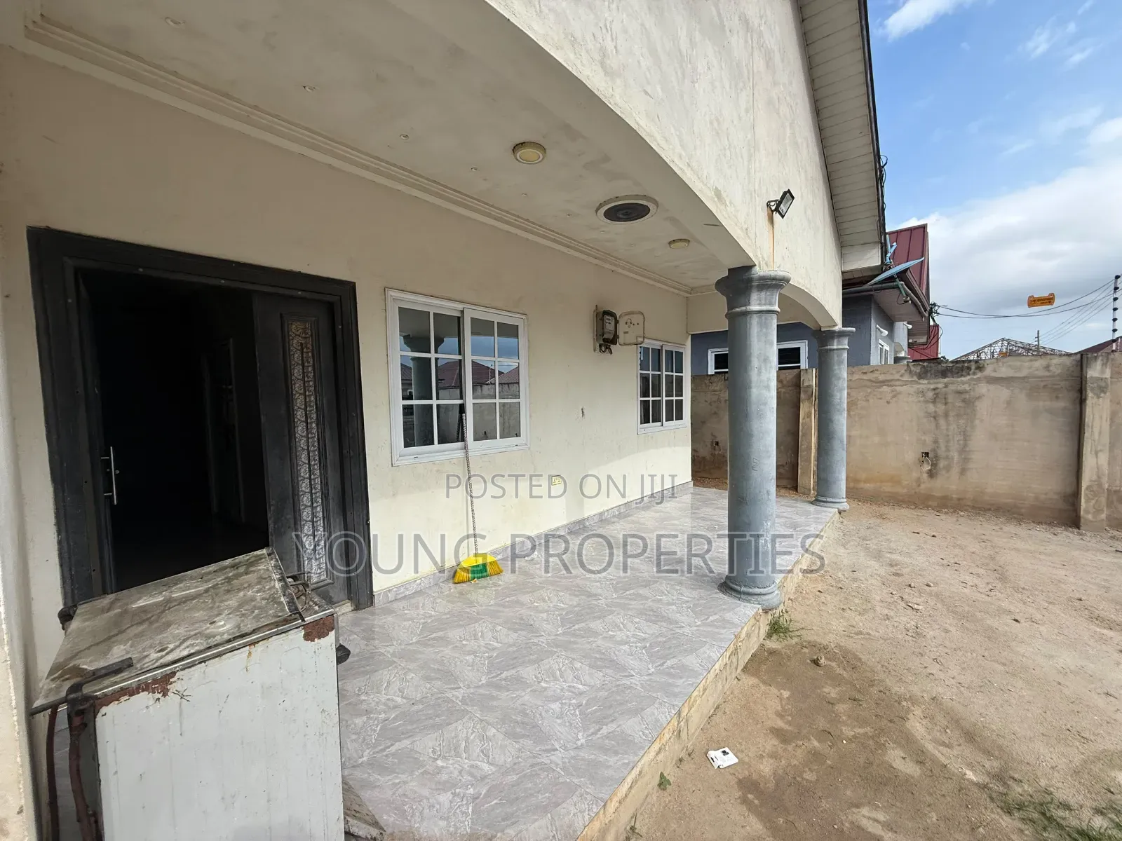 3bdrm House in Ayinkin Dogblo, Amasaman for sale