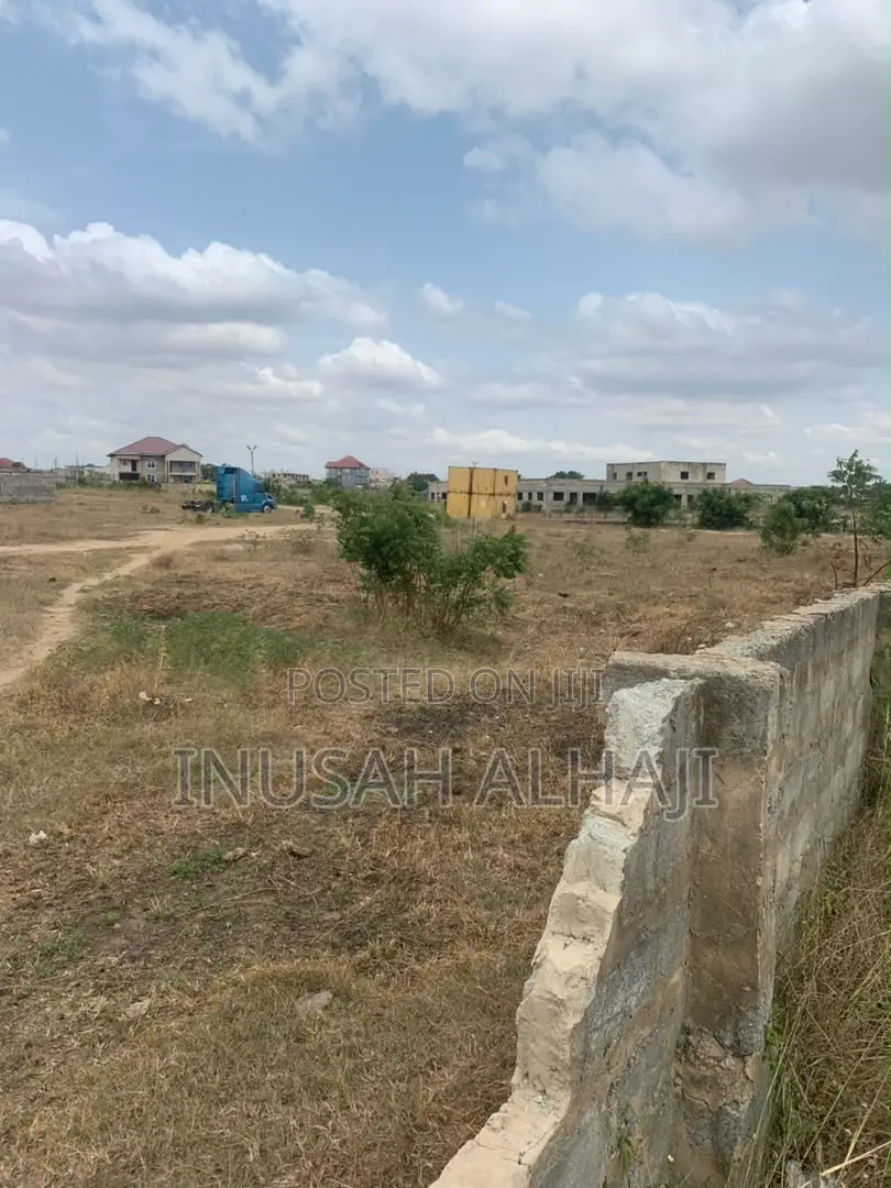 Title Land for Sale at Santeo