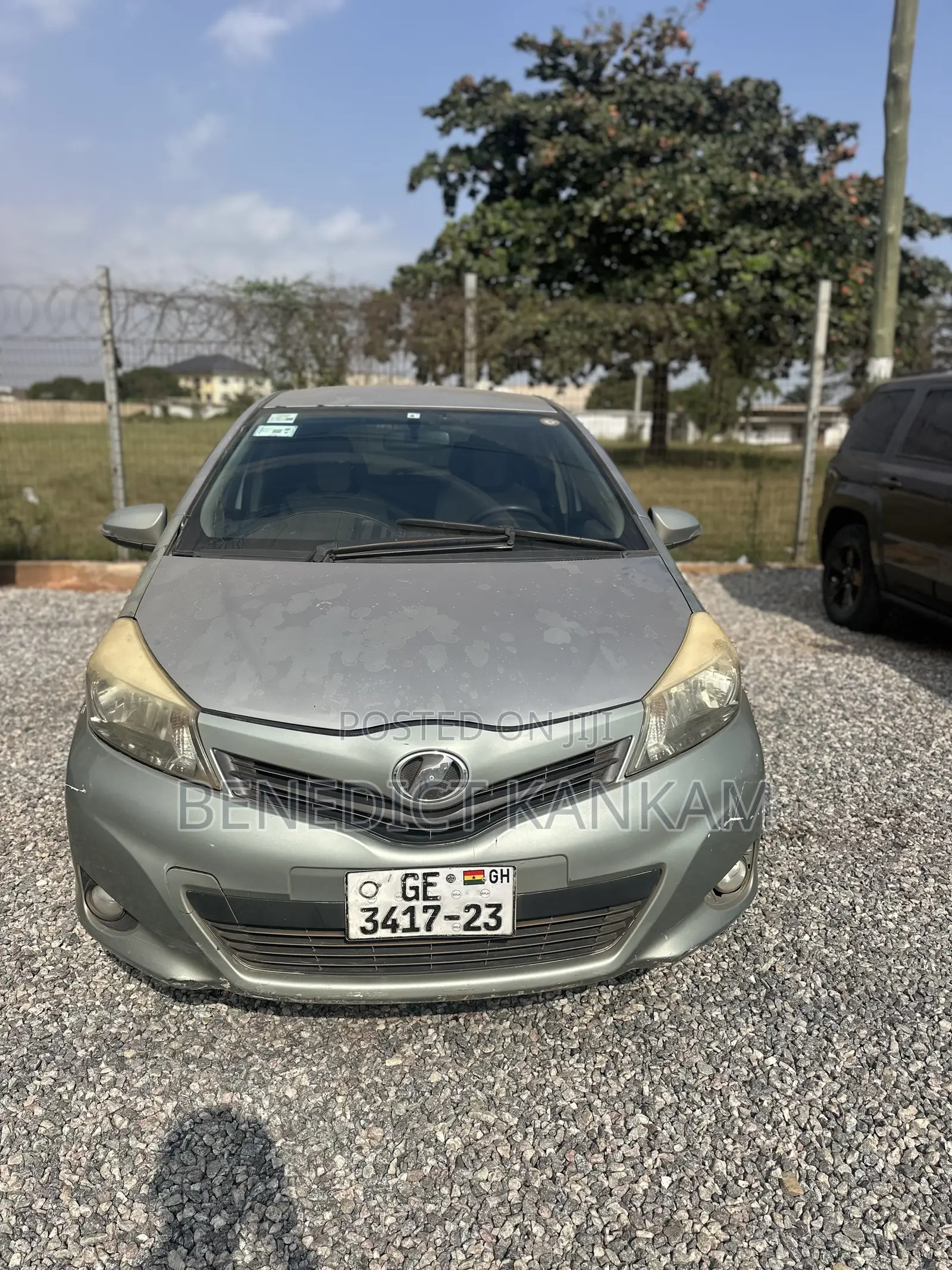 Toyota Vitz 1.0 FWD 5dr 2012 Gray