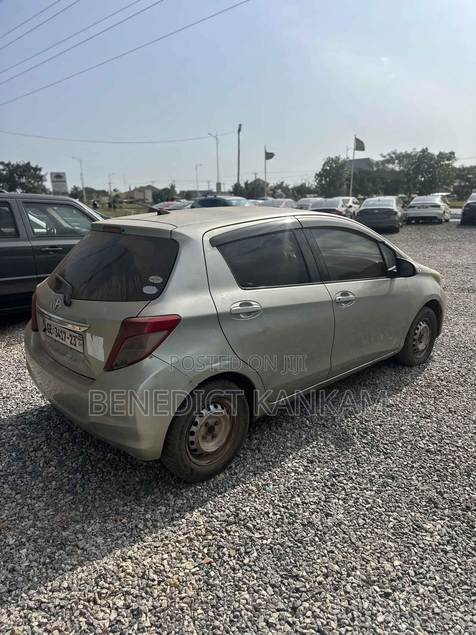 Toyota Vitz 1.0 FWD 5dr 2012 Gray