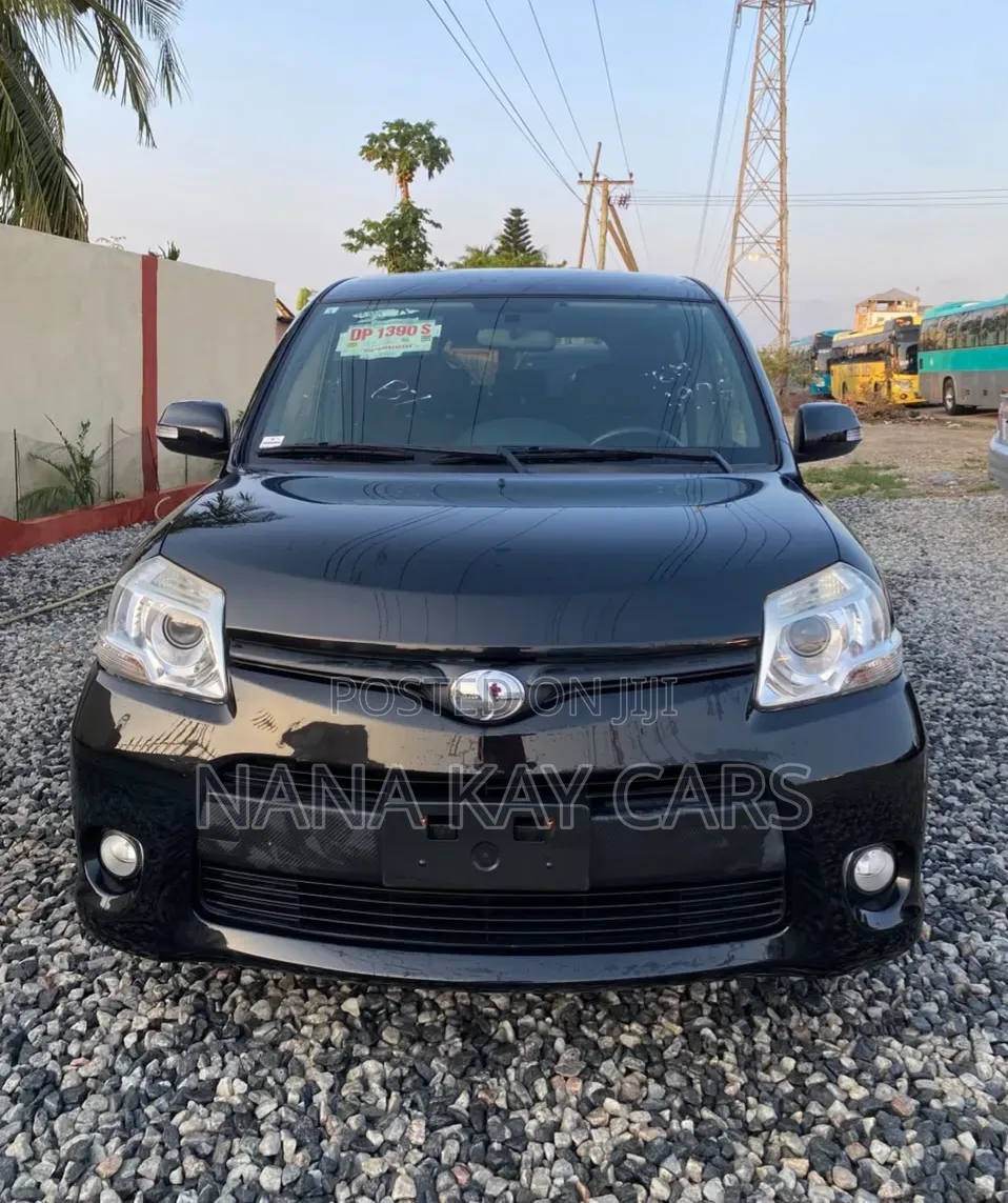 Toyota Sienta 1.5 AWD 2015 Black