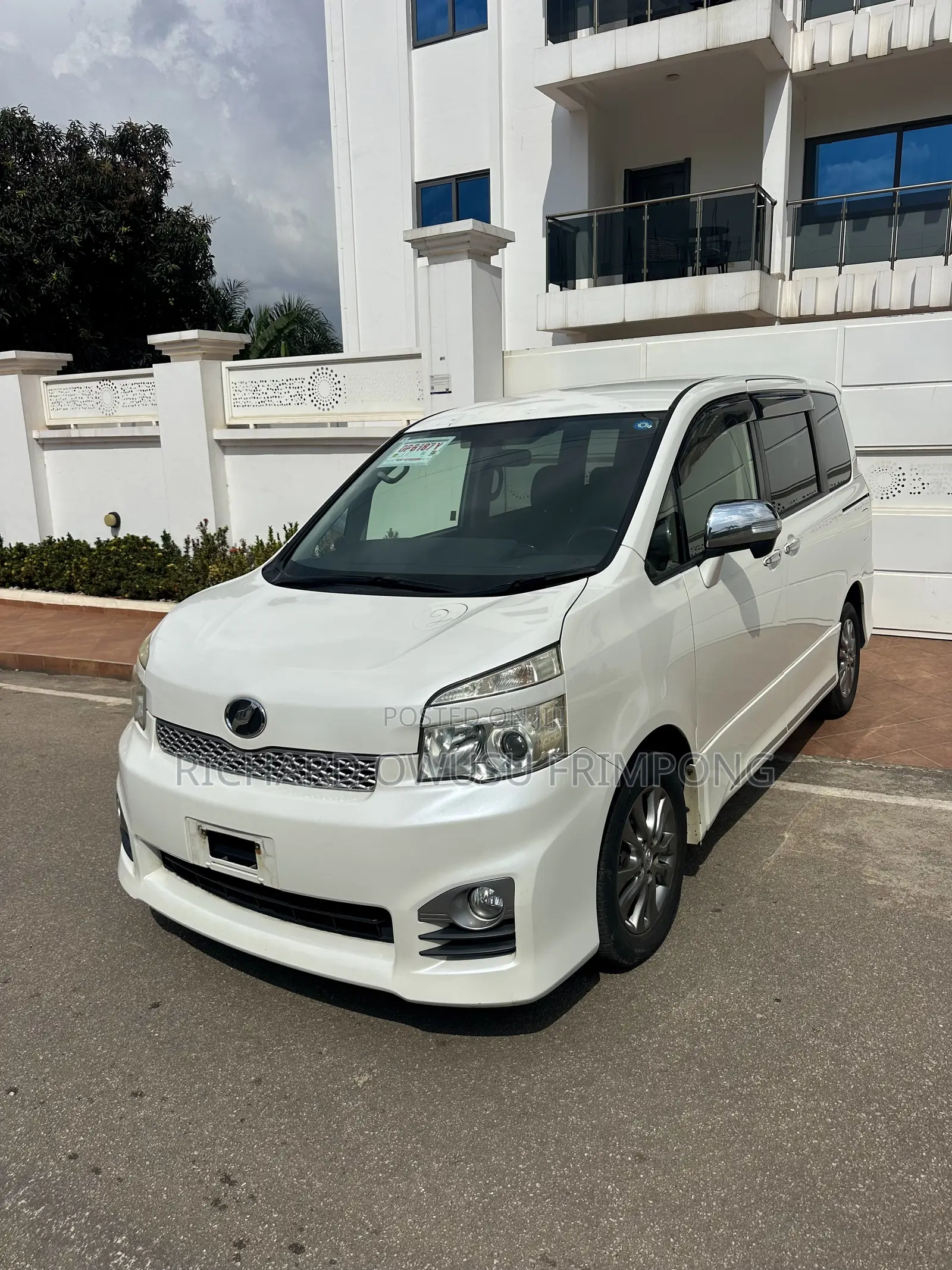 Toyota Voxy 2012 White