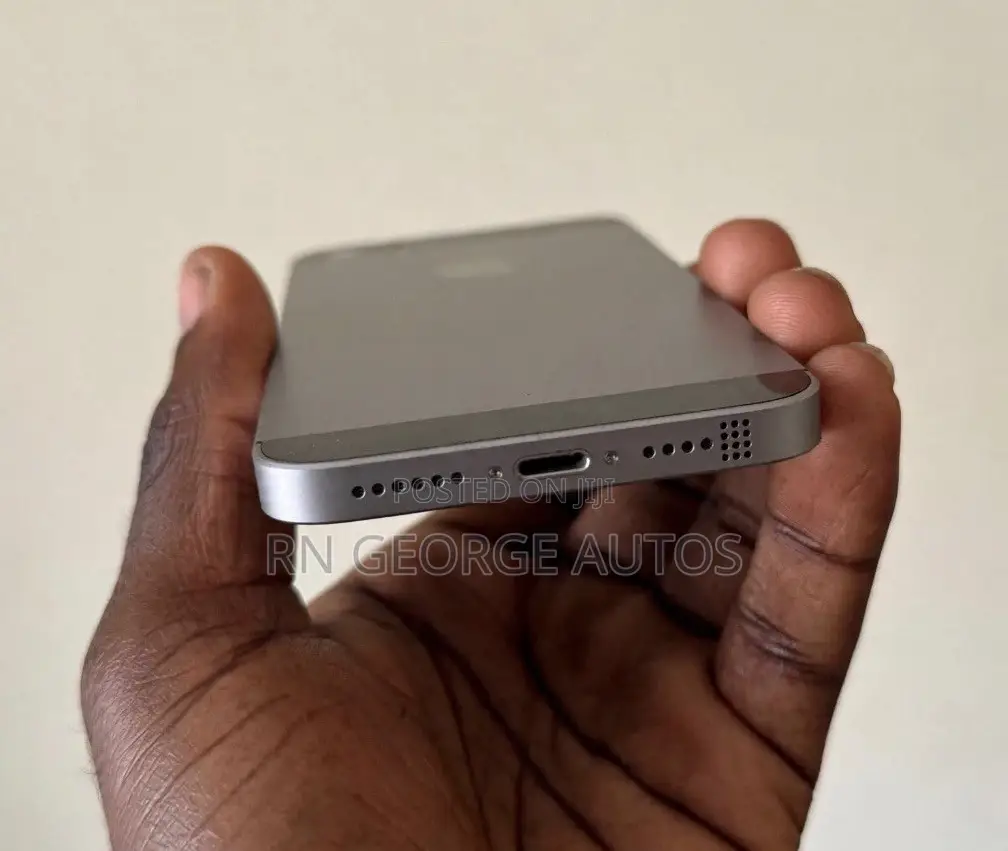 Apple iPhone SE 32 GB Silver