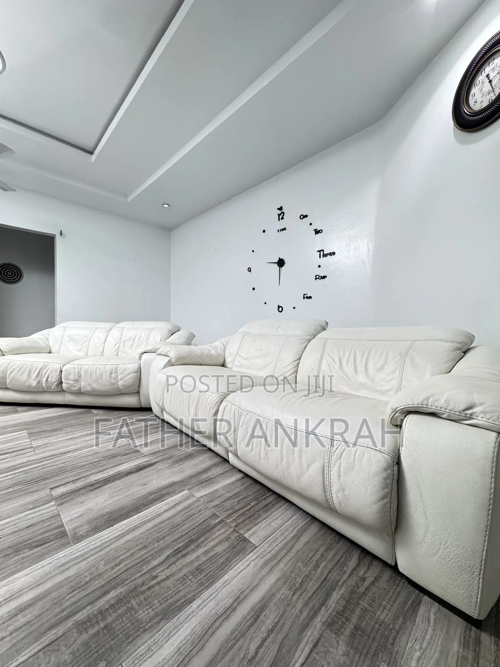 Very Neat Two in One Leather Sofa Furniture for Sale