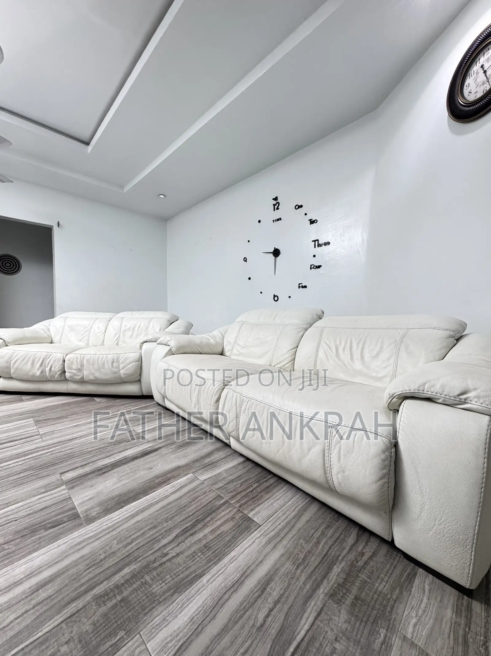 Very Neat Two in One Leather Sofa Furniture for Sale