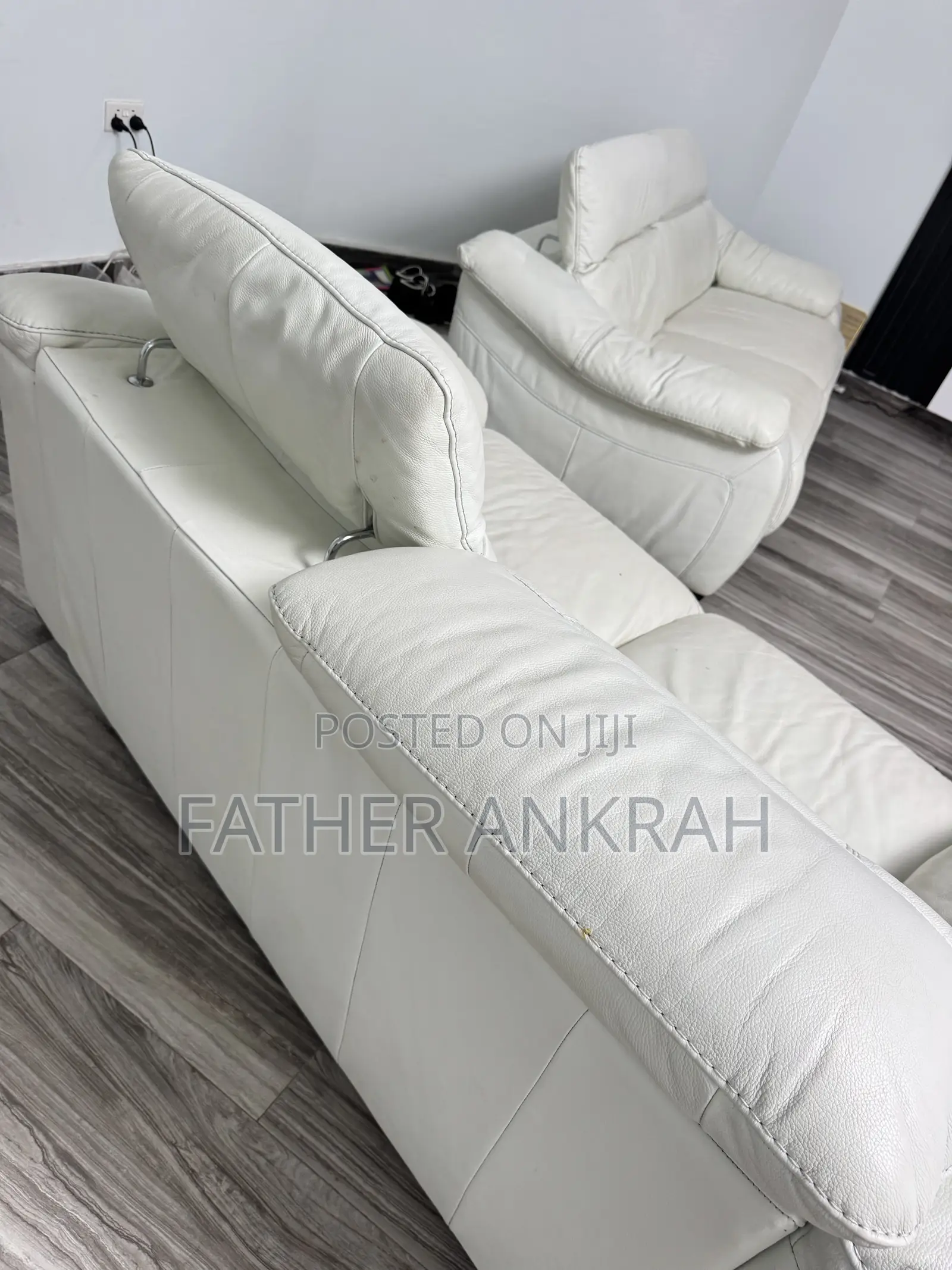 Very Neat Two in One Leather Sofa Furniture for Sale