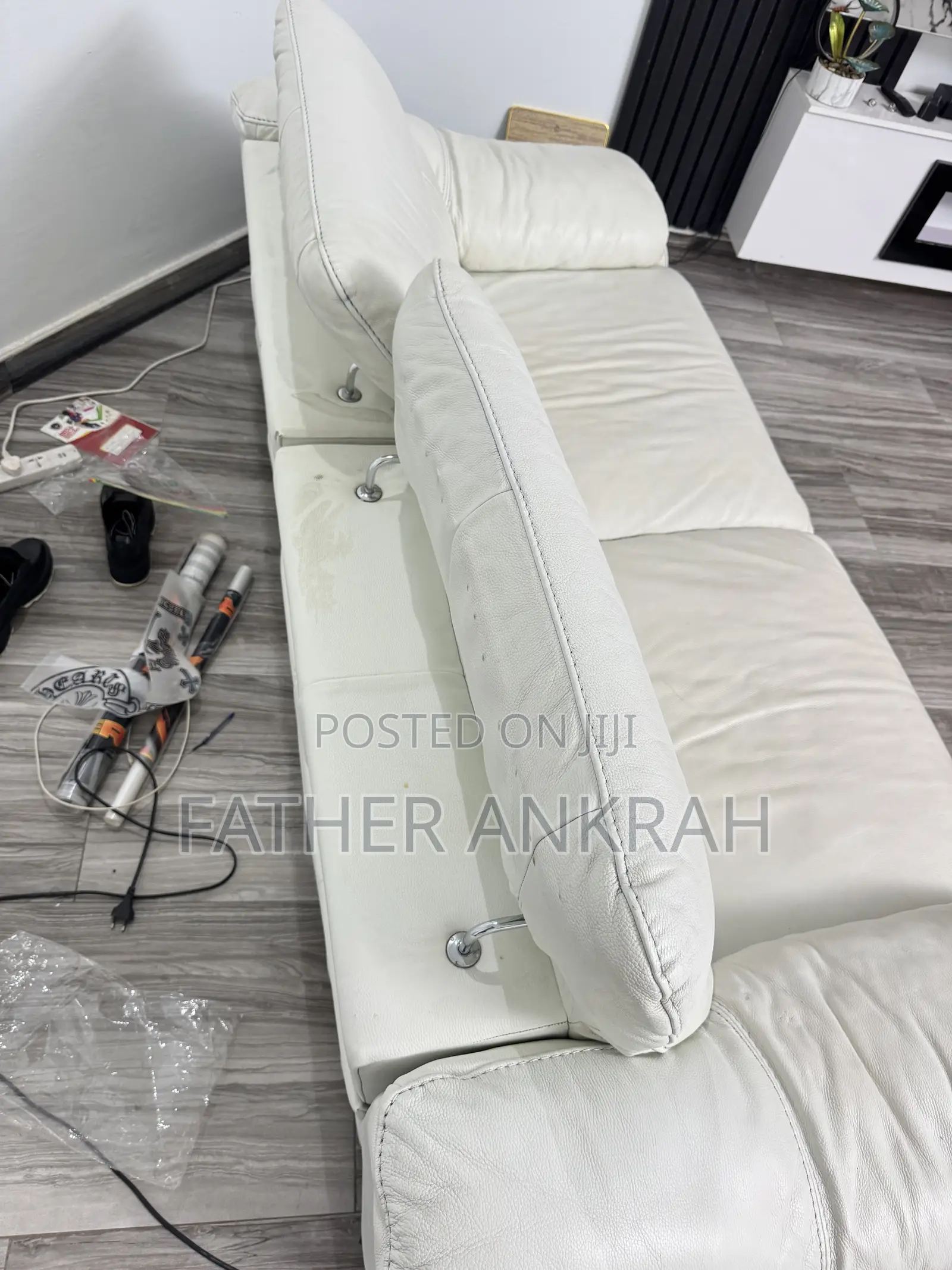 Very Neat Two in One Leather Sofa Furniture for Sale