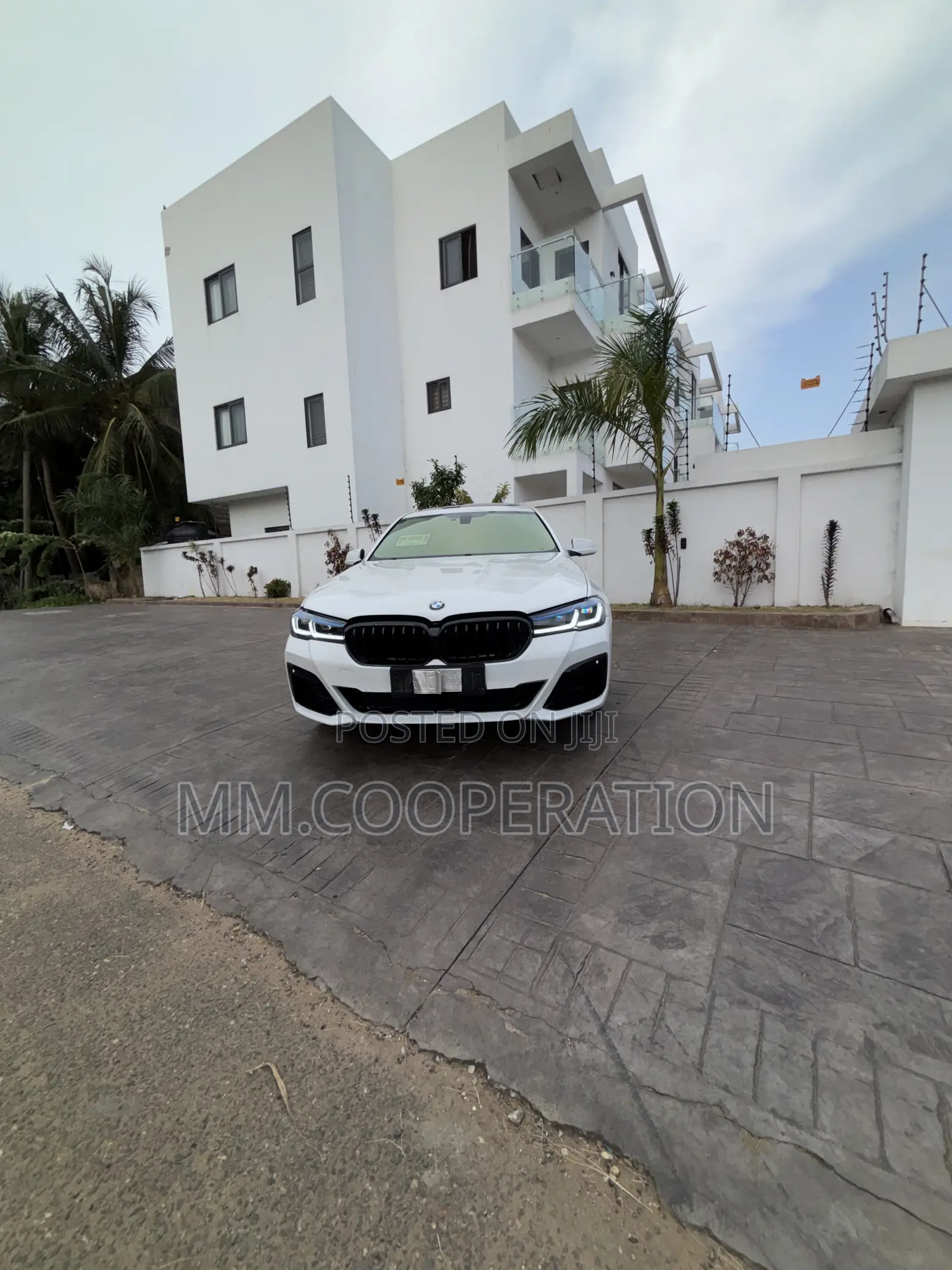 BMW 525i 2019 White