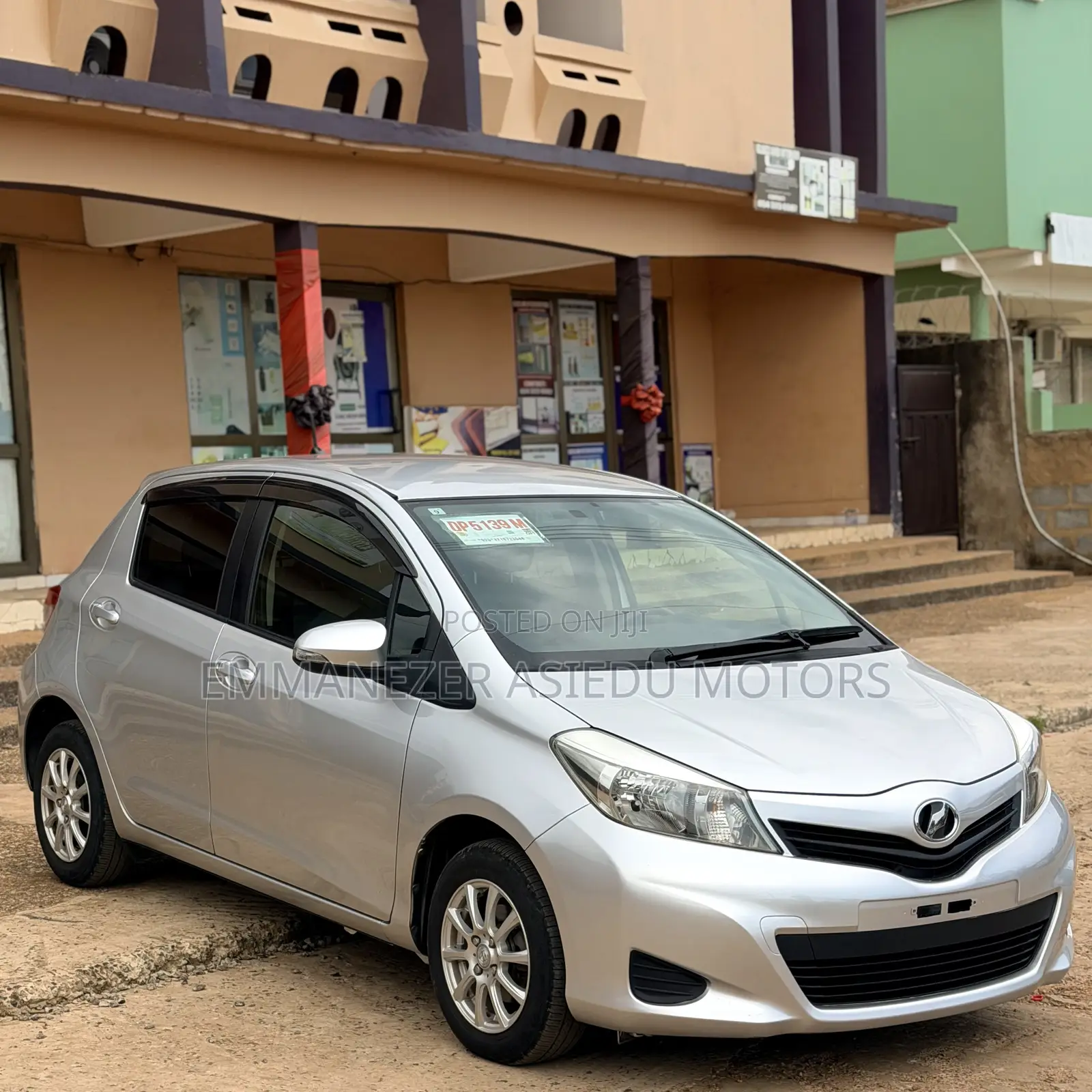 Toyota Vitz 1.3 FWD 5dr 2013 Silver