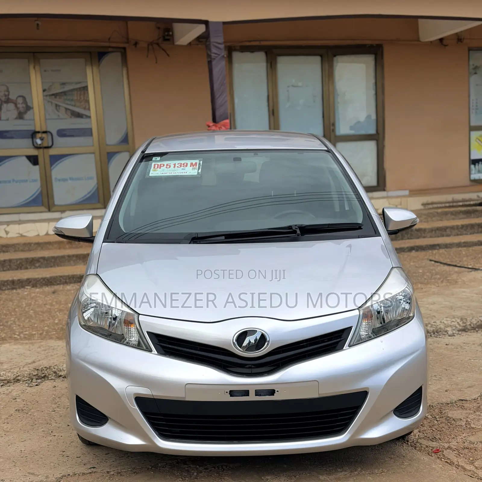 Toyota Vitz 1.3 FWD 5dr 2013 Silver