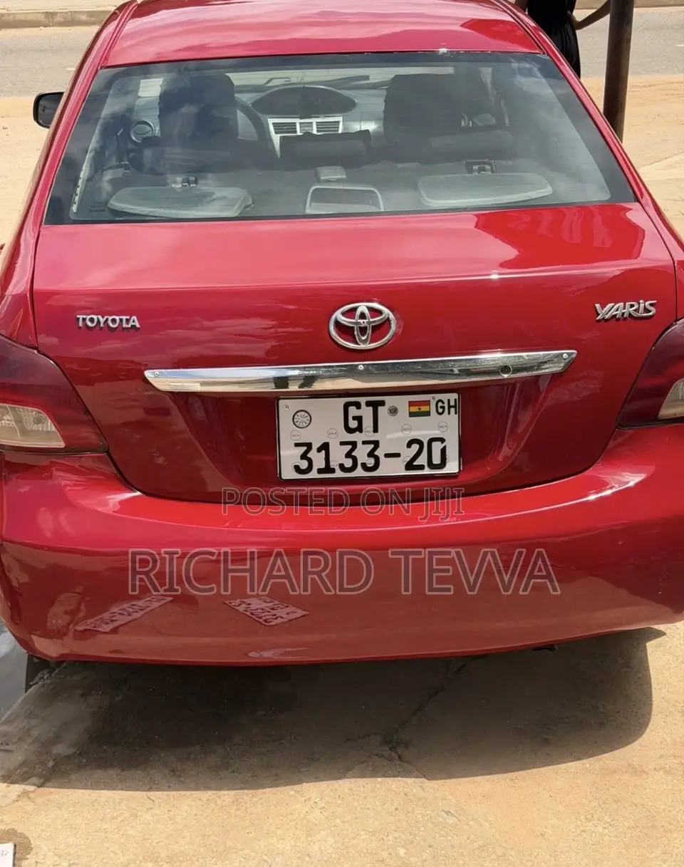 Toyota Yaris Base Sedan 4dr 2010 Silver