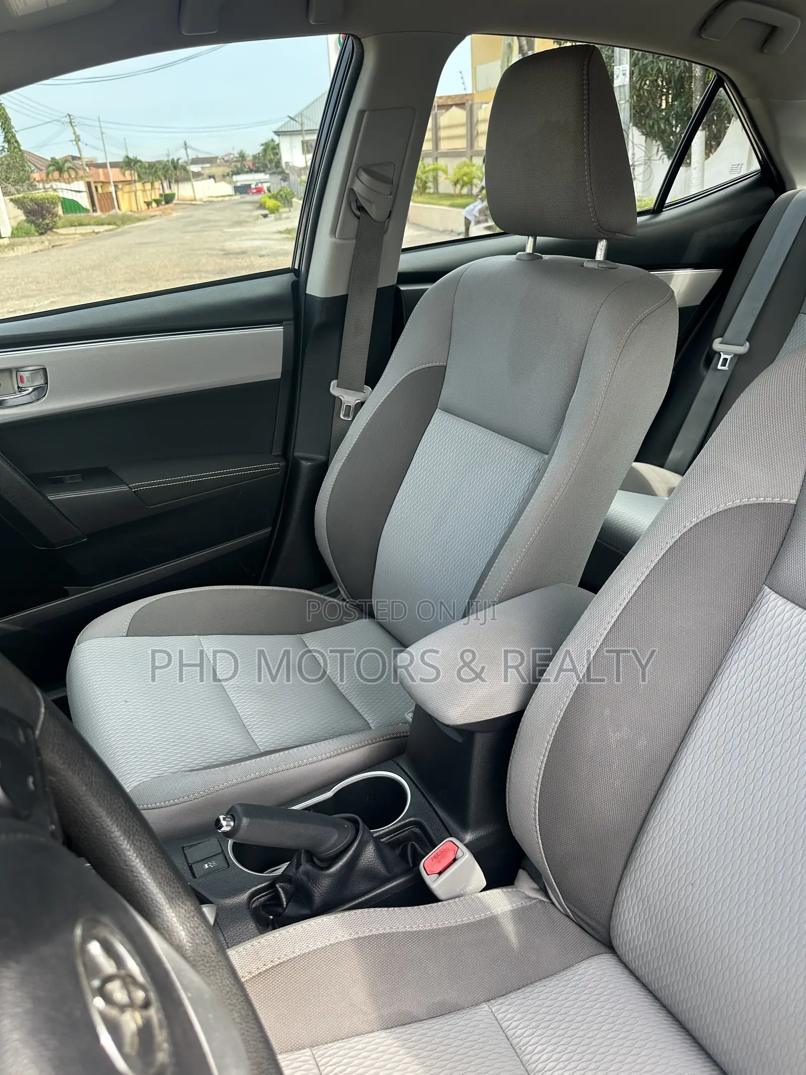 Toyota Corolla LE (1.8L 4cyl 2A) 2018