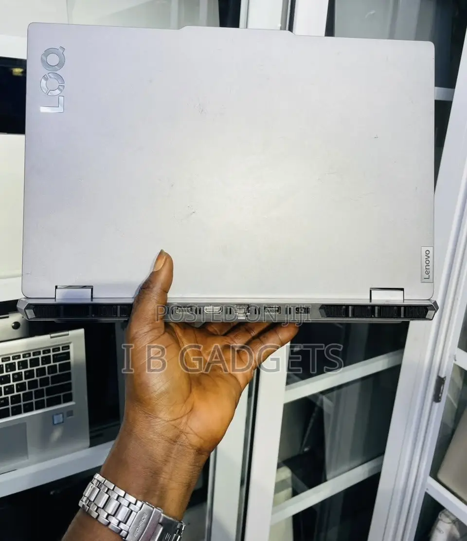 Laptop Lenovo LOQ 15ARP9 16GB Intel Core i7 SSD 512GB