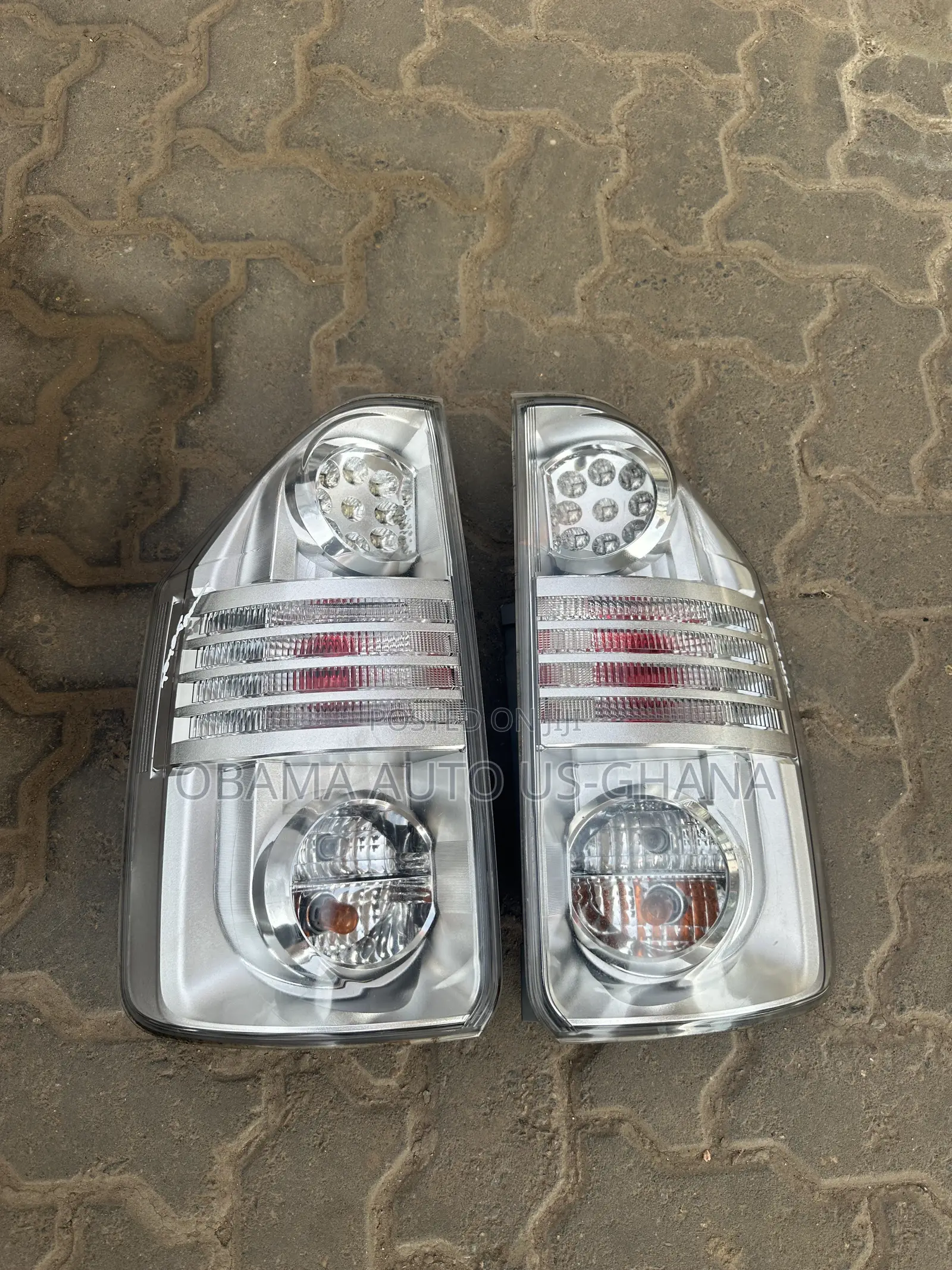 Toyota Voxy /Noah Taillight 2008 2009 2010 2011 2012 2013 Tail Light