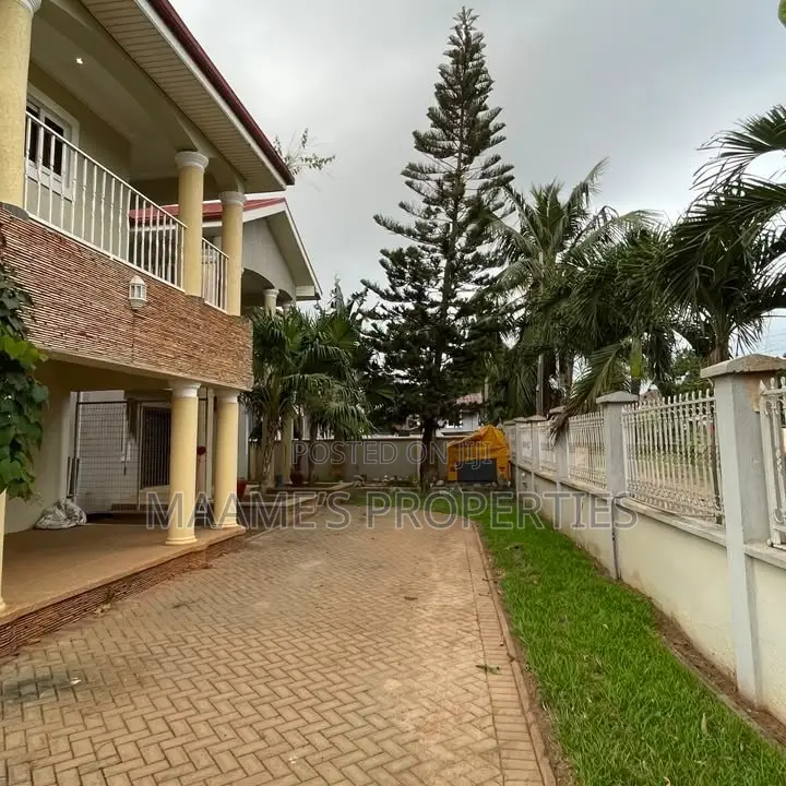 5bdrm Duplex in Adenta for rent