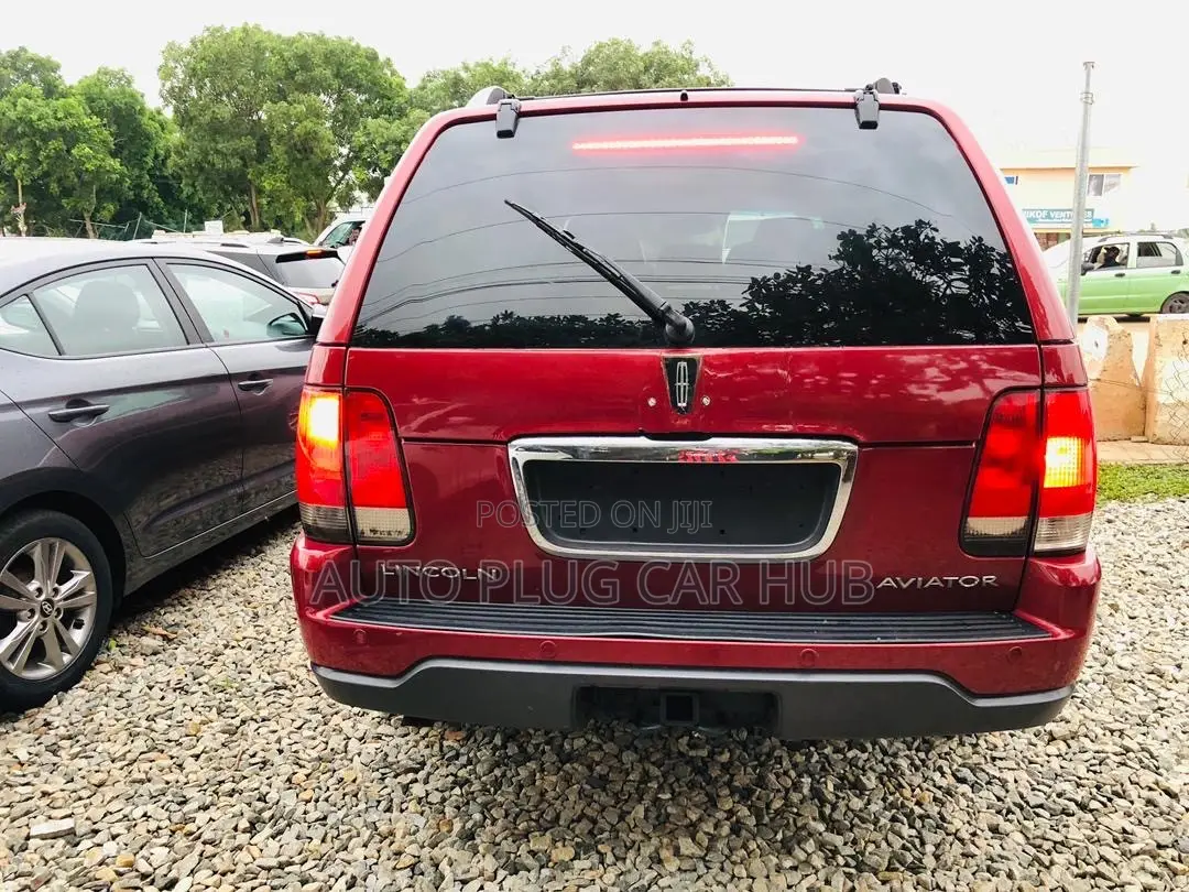 Lincoln Navigator L 2010 Red