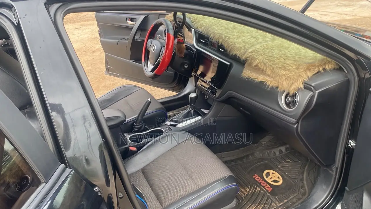 Toyota Corolla SE (1.8L 4cyl 6M) 2019 Black