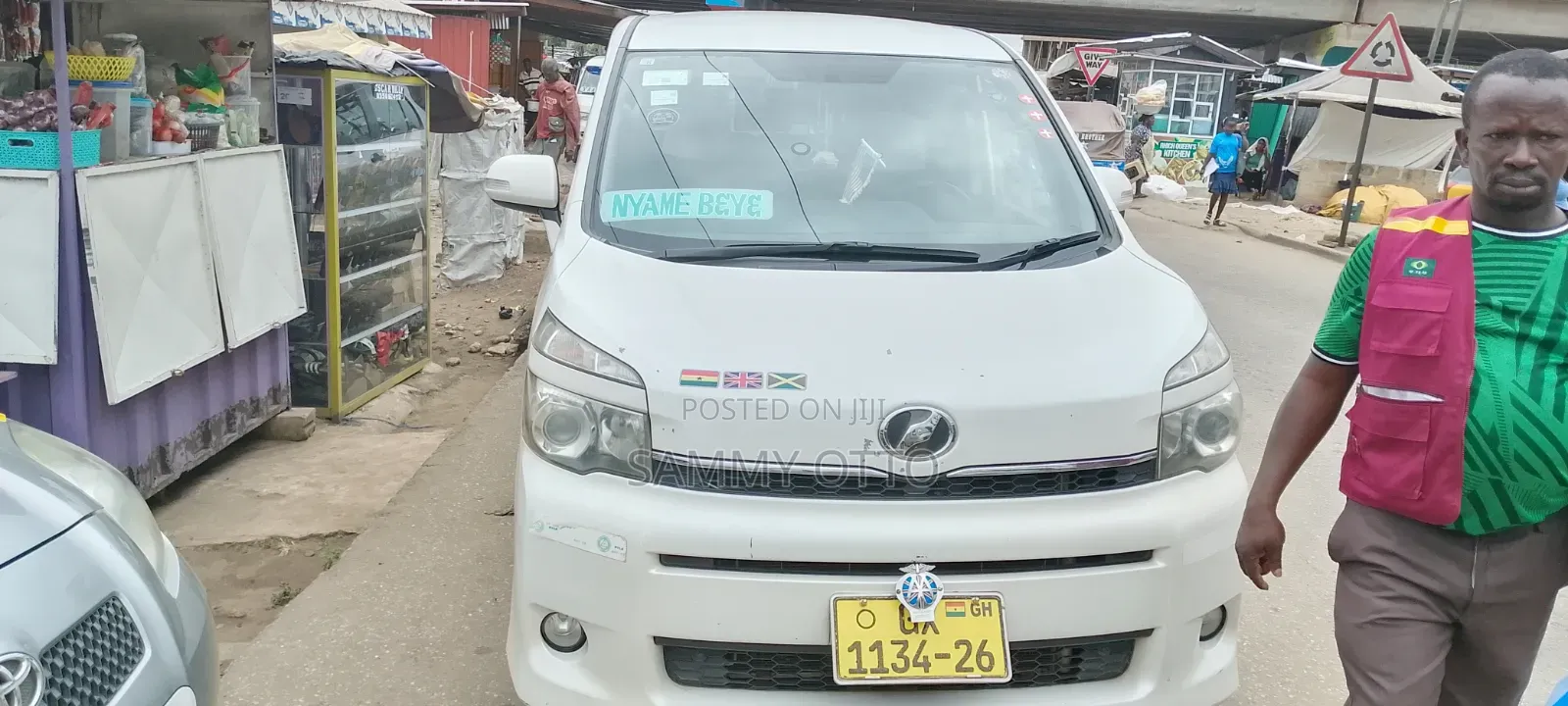 Toyota Voxy 2012 White