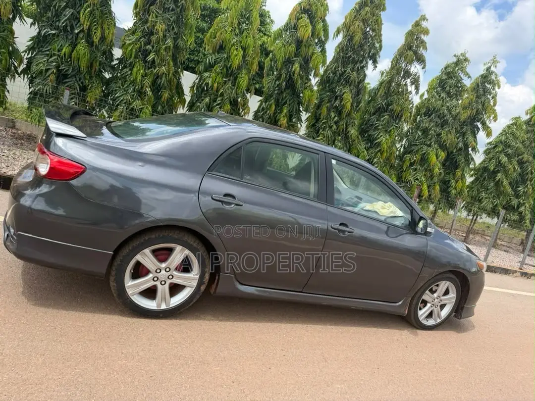 Toyota Corolla S Special Edition 4dr Sedan (1.8L 4cyl 4A) 2013 Gray