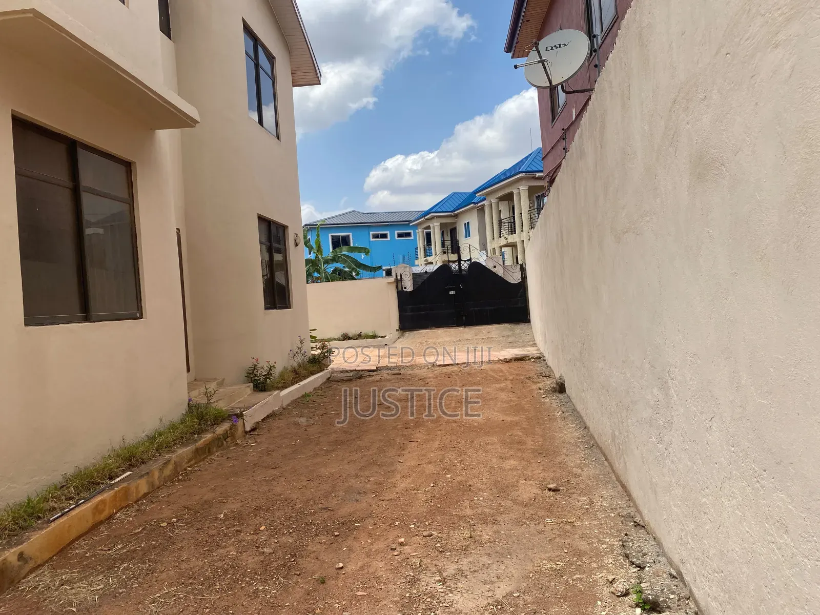 8bdrm House in Ankonam Oyarifa, Owusu Ansah for sale