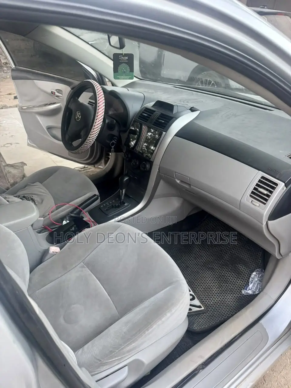 Toyota Corolla LE 4dr Sedan (1.8L 4cyl 4A) 2013 Silver