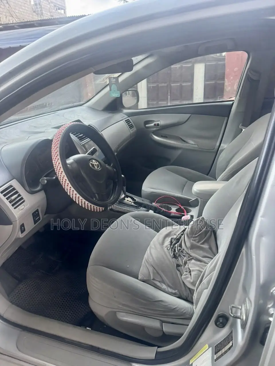 Toyota Corolla LE 4dr Sedan (1.8L 4cyl 4A) 2013 Silver