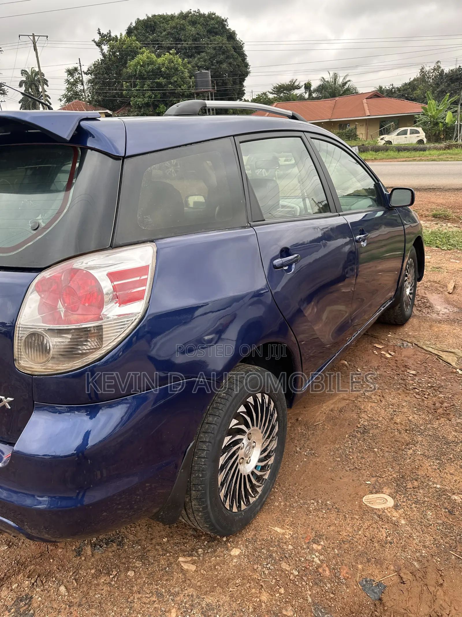 Toyota Matrix Hatchback FWD (1.8L 4cyl 5M) 2007 Blue