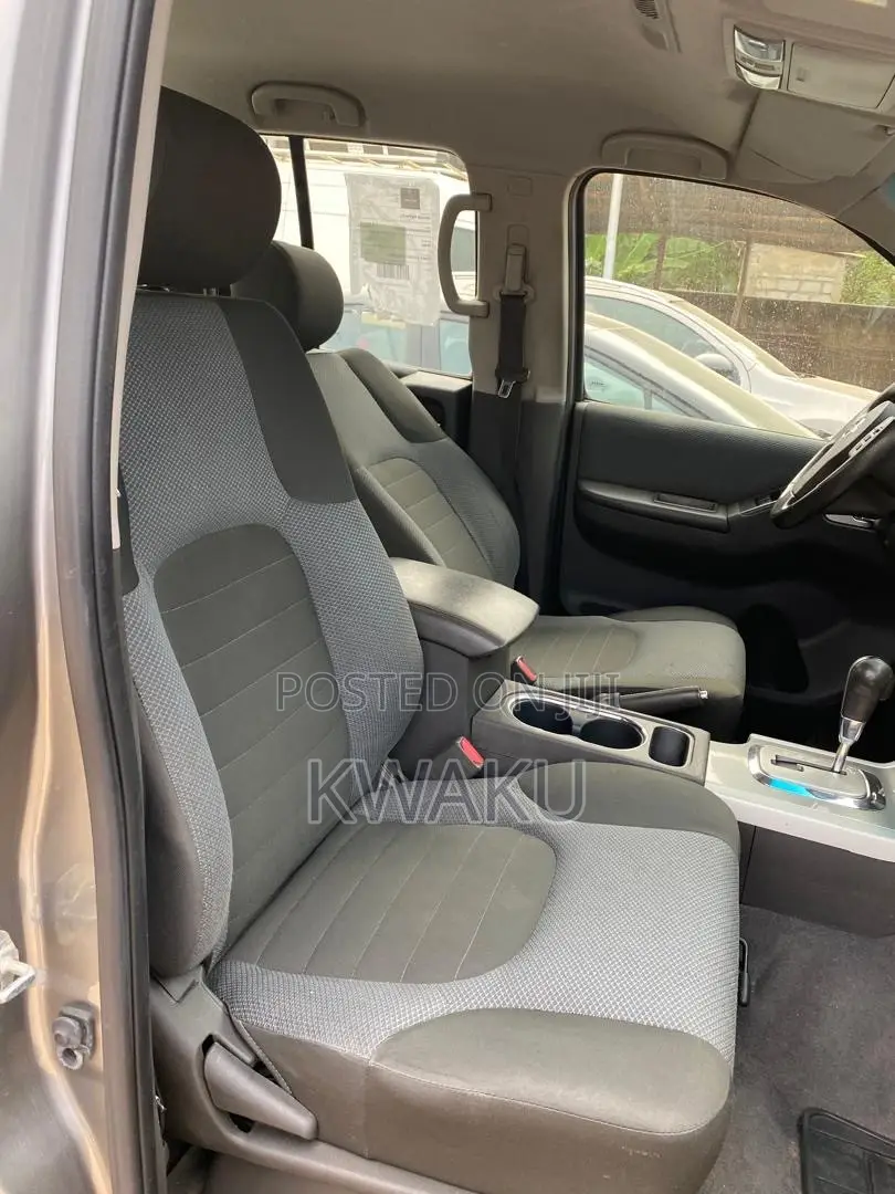 Nissan Navara 2016 Gray