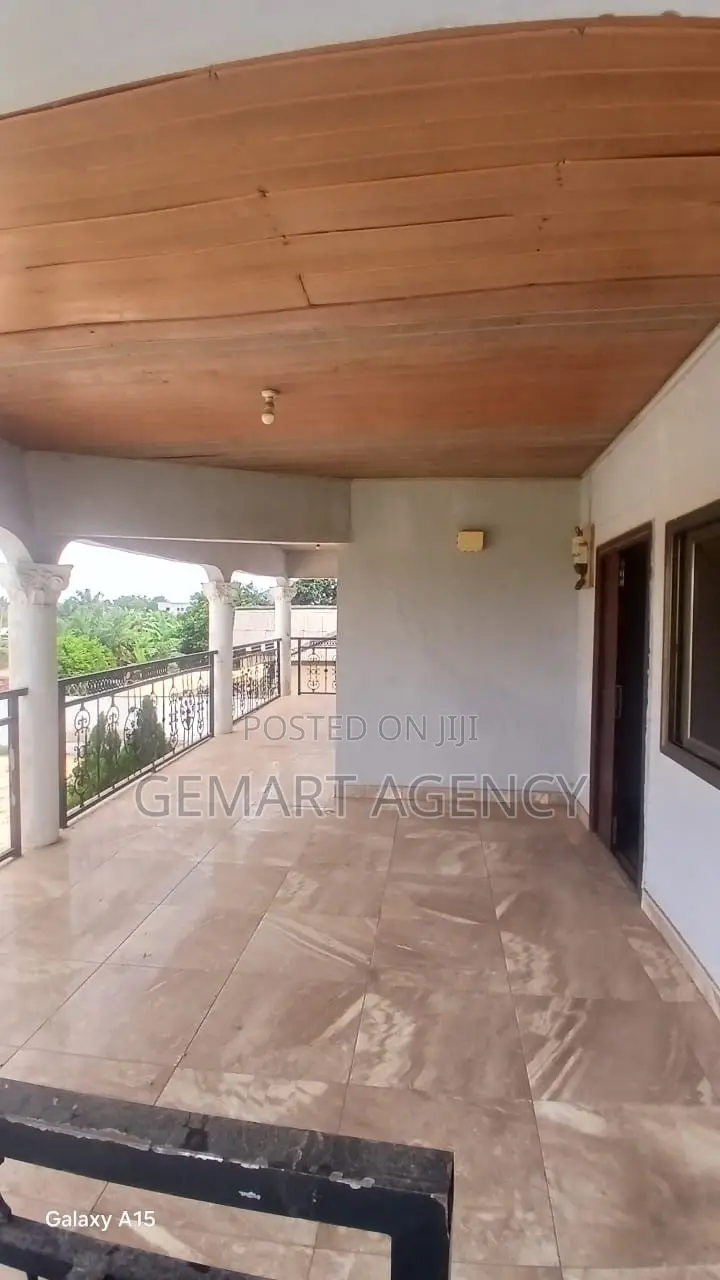 7bdrm House in Oyarifa Ghana Flag for sale