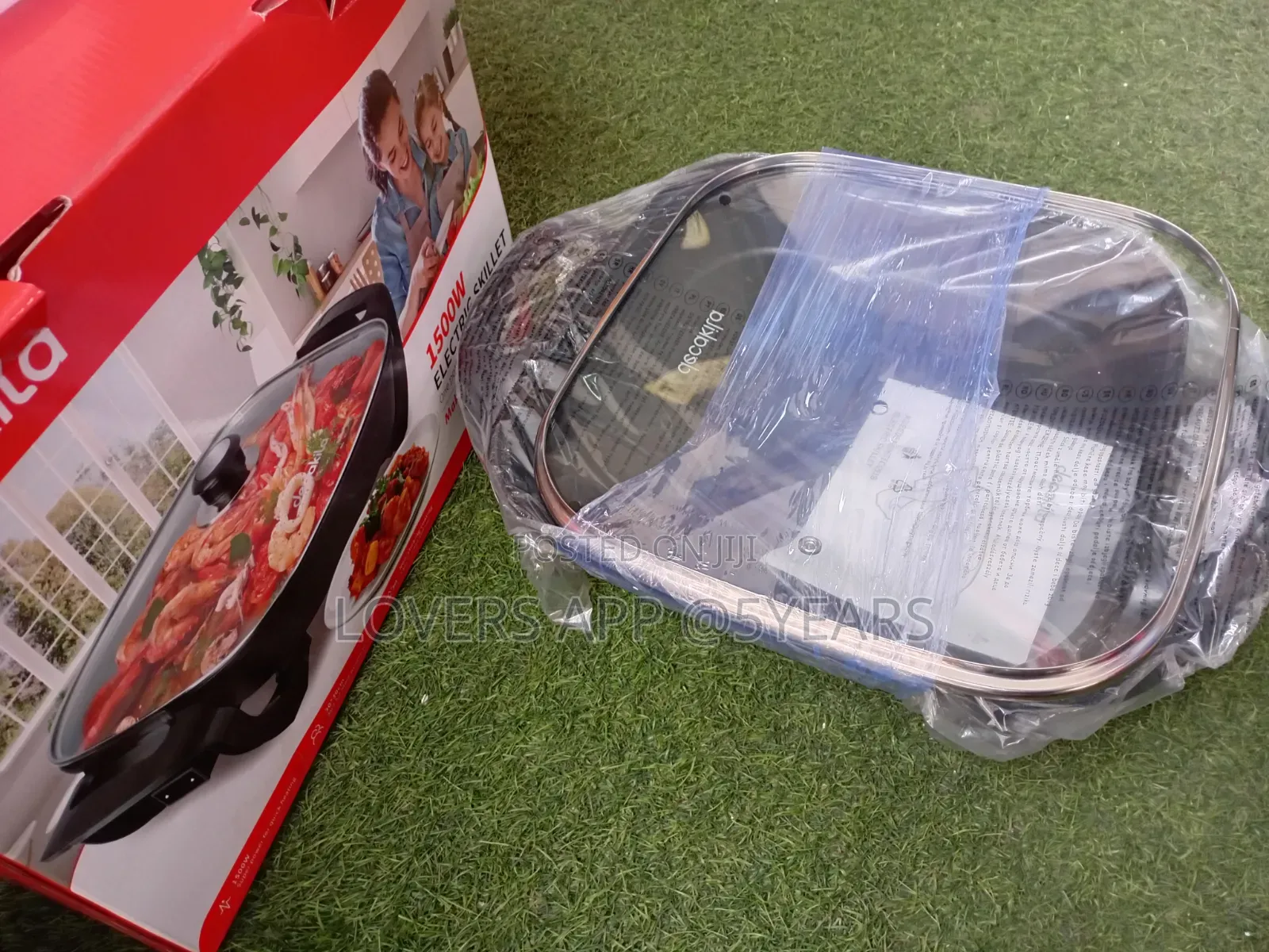 Large-Capacity Electric Skillet for Family Cooking
