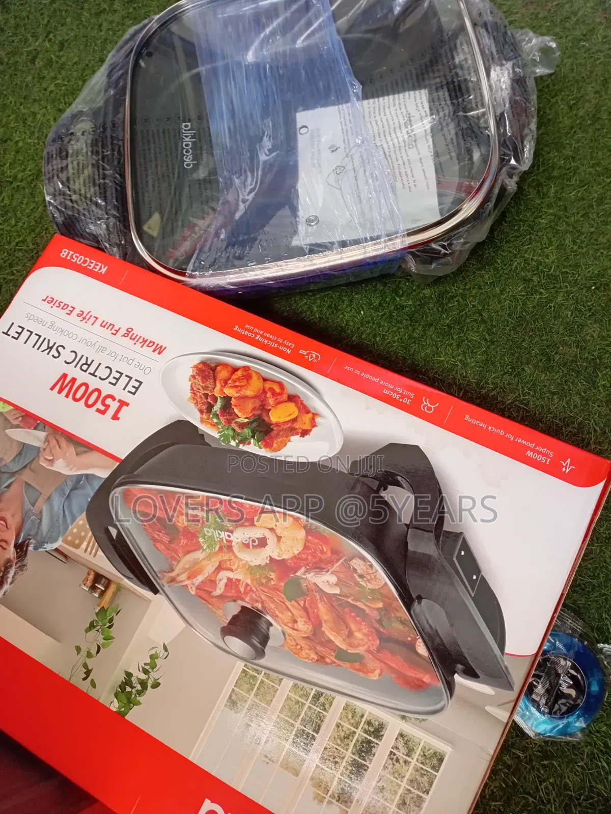 Large-Capacity Electric Skillet for Family Cooking