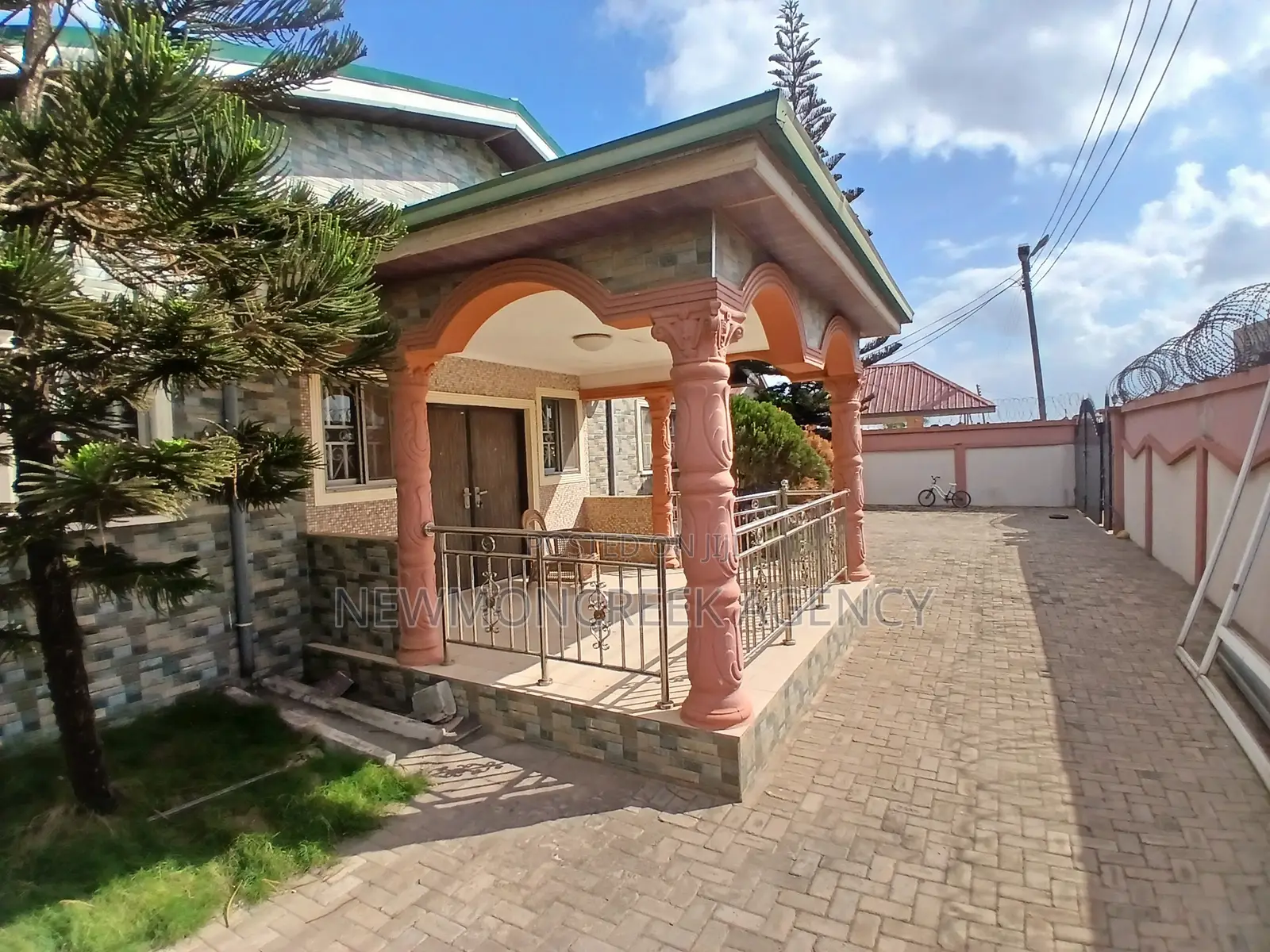 4bdrm Bungalow in Oyibi Sasabi, Sasaabi for sale