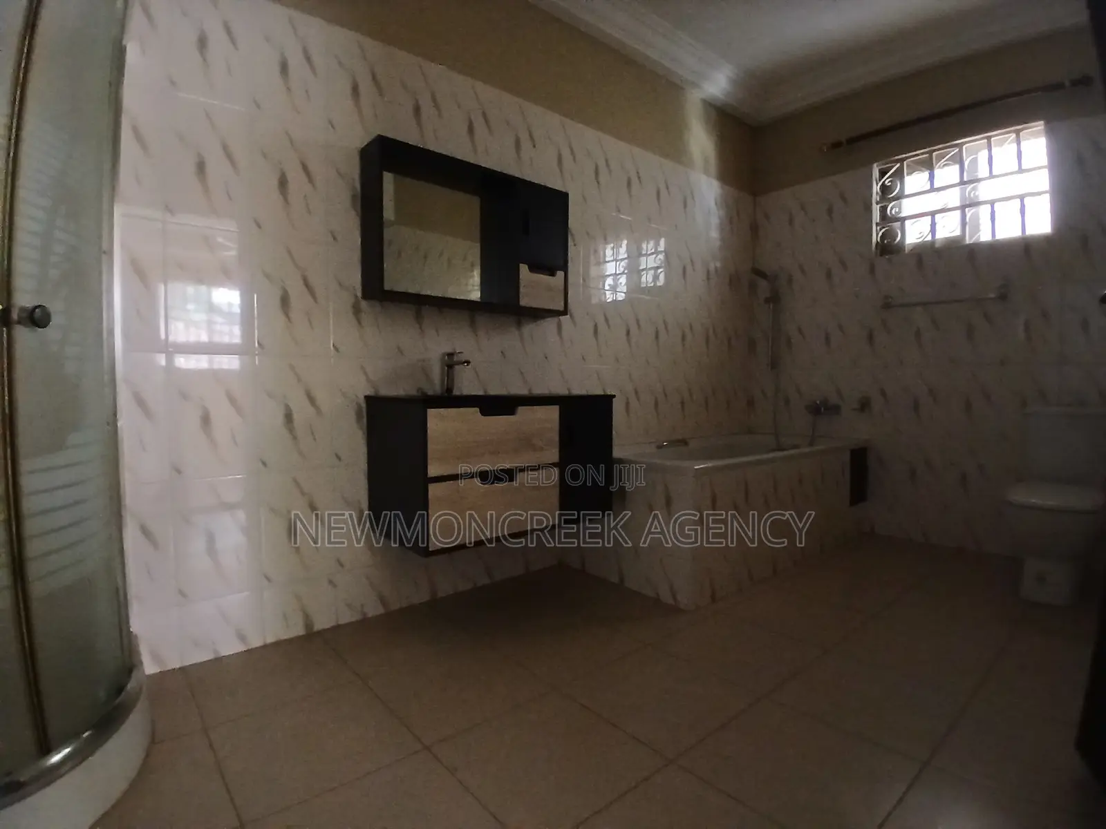 4bdrm Bungalow in Oyibi Sasabi, Sasaabi for sale