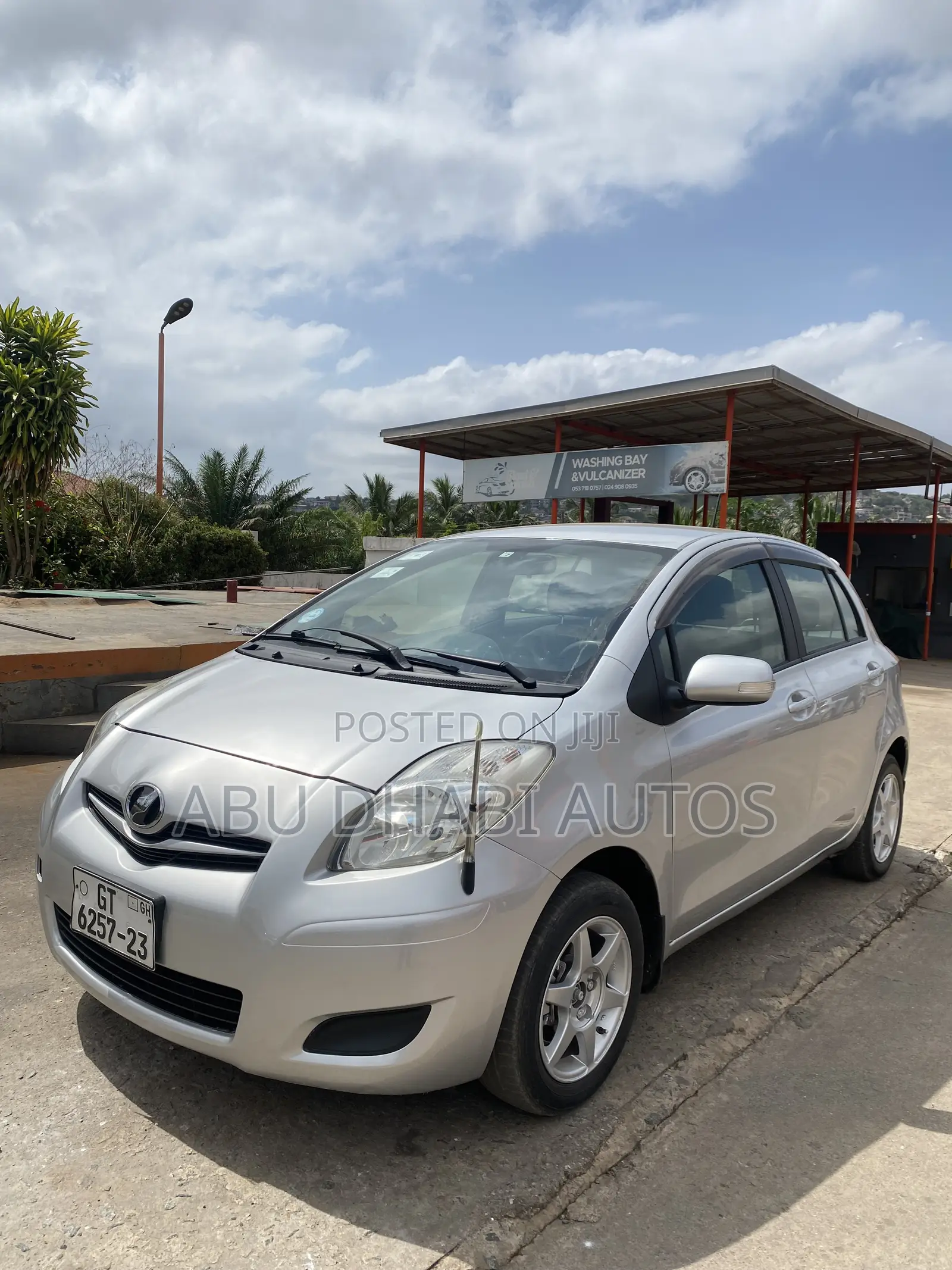 Toyota Vitz 1.0 FWD 5dr 2010 Silver