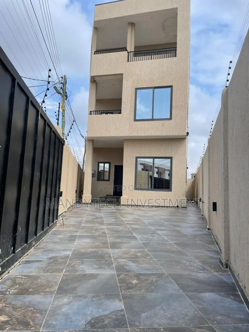 4bdrm Duplex in School Junction for rent