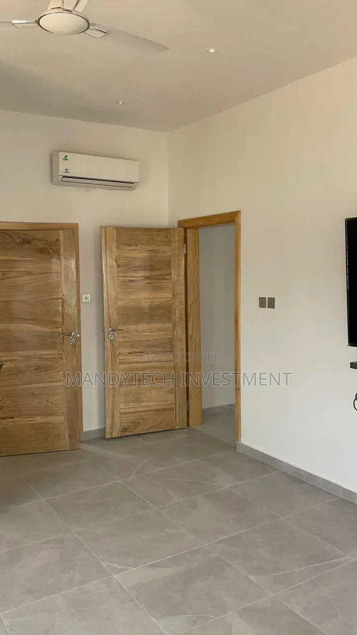 4bdrm Duplex in School Junction for rent