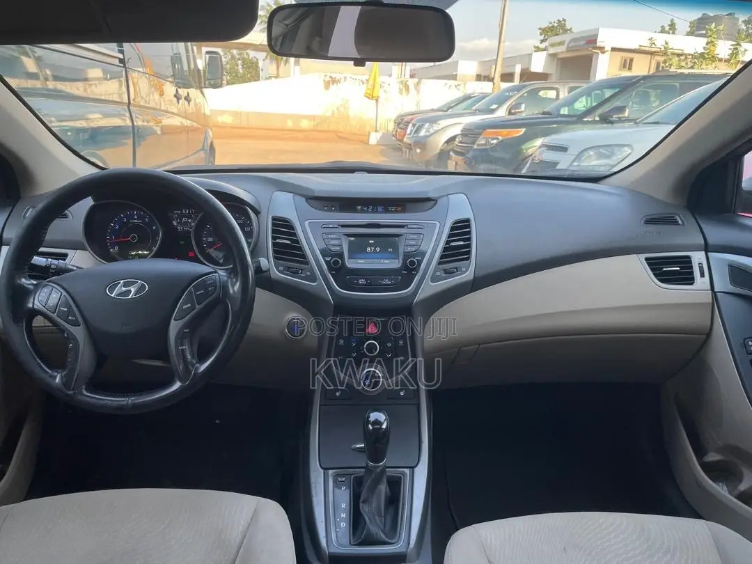 Hyundai Elantra Limited Sedan FWD (1.8L 4cyl 6A) 2016 Black