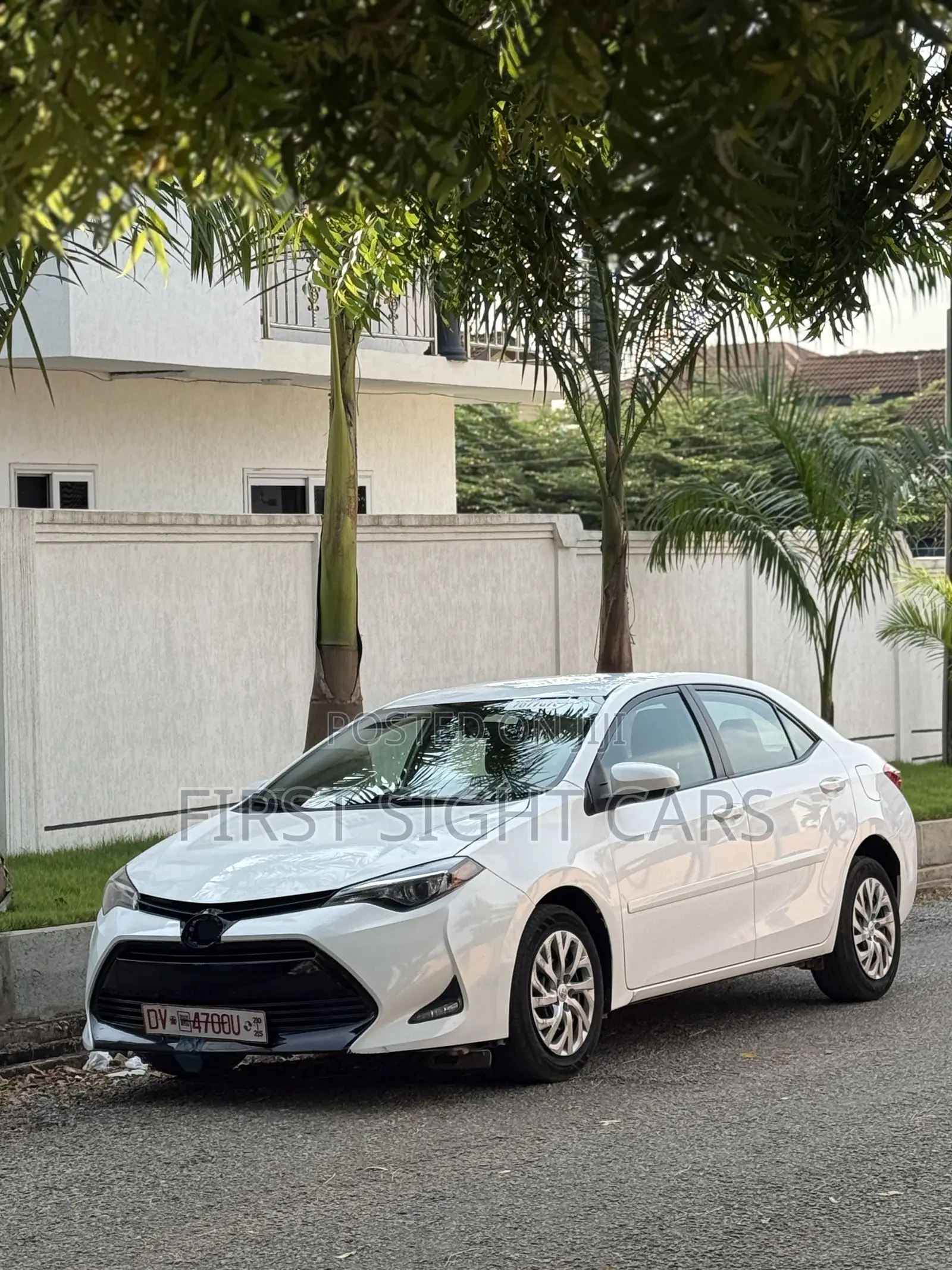 Toyota Corolla LE 4dr Sedan (1.8L 4cyl CVT) 2017 White
