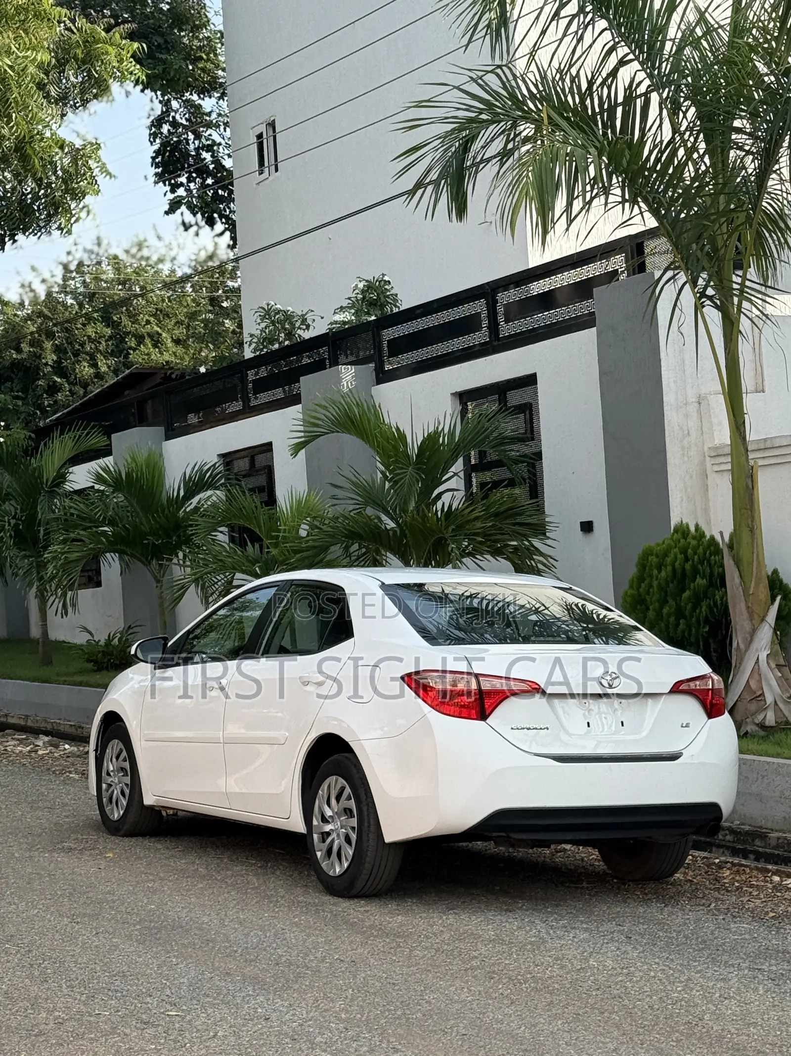 Toyota Corolla LE 4dr Sedan (1.8L 4cyl CVT) 2017 White
