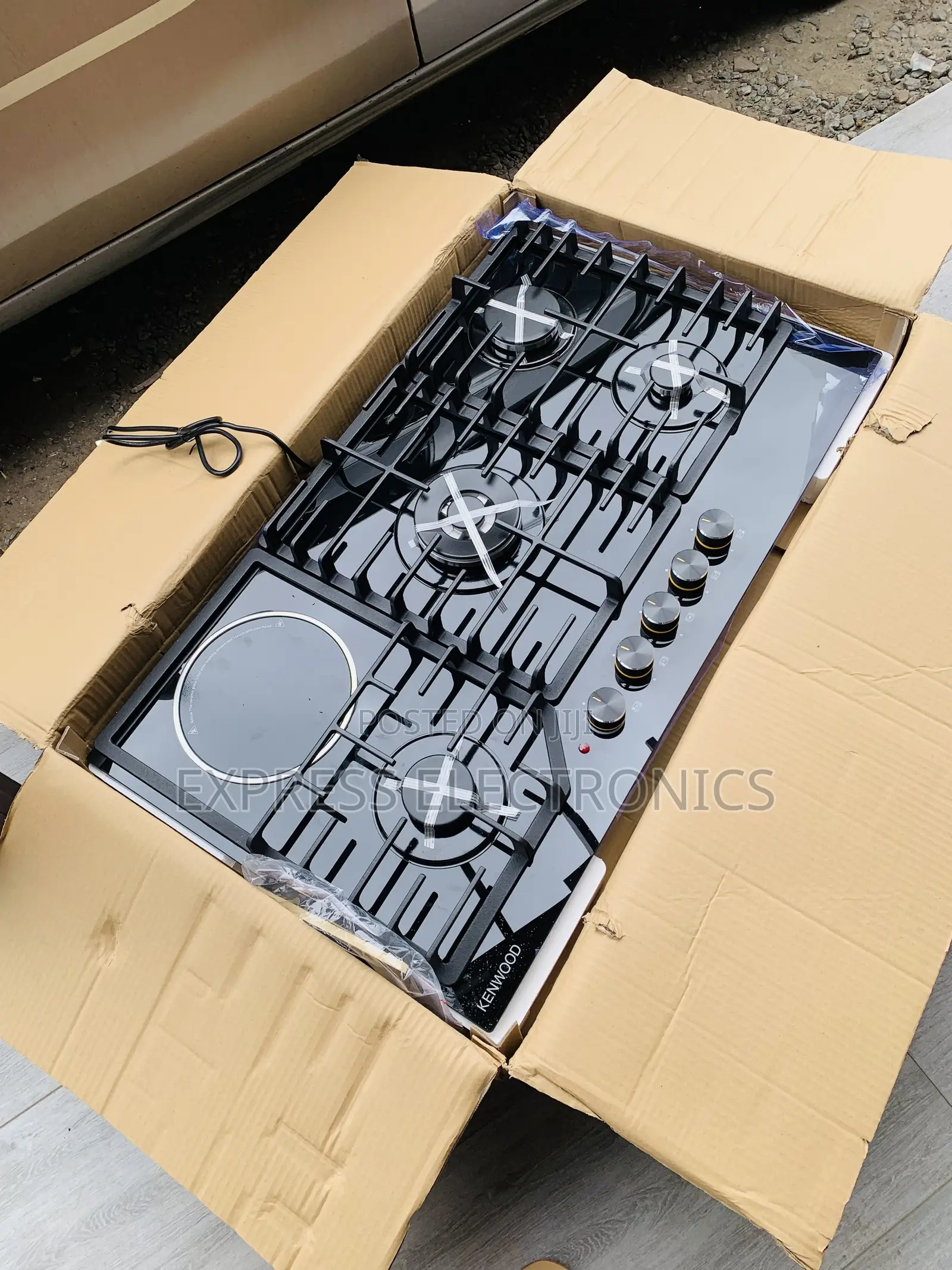 Amazing Kenwood Built in Gas Electric 4-1 90cm Black.