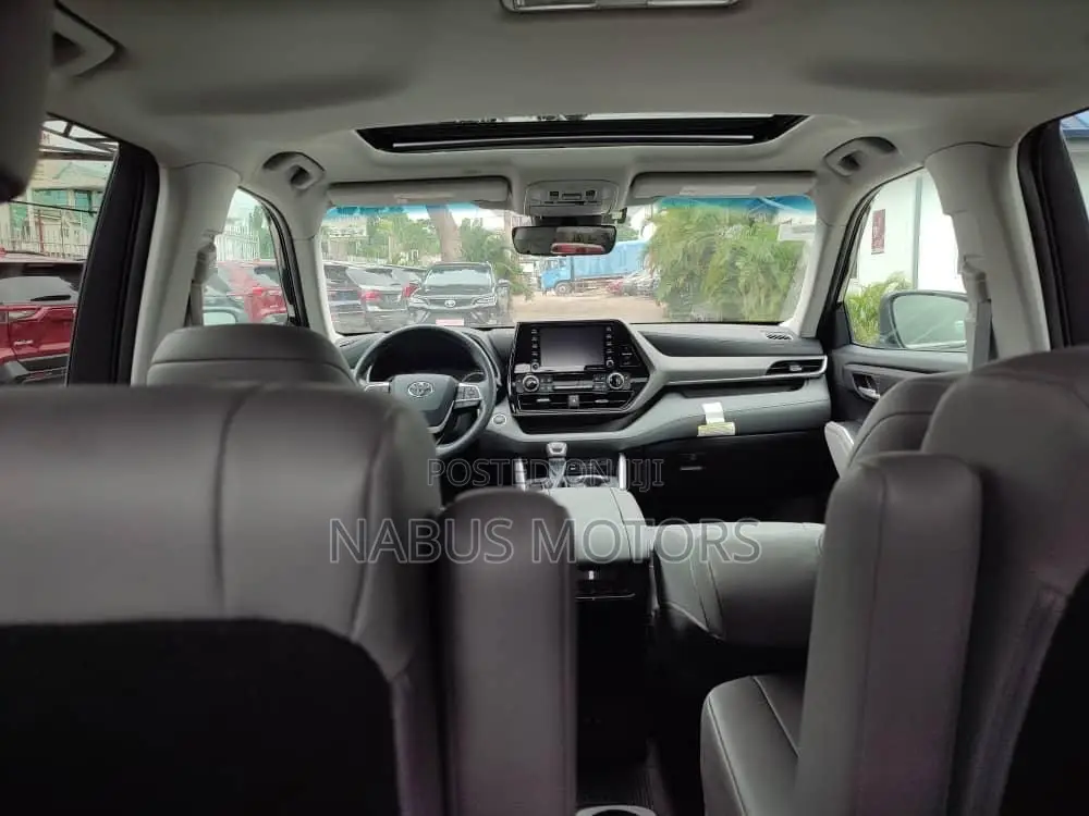 Toyota Highlander XLE 2022 Blue