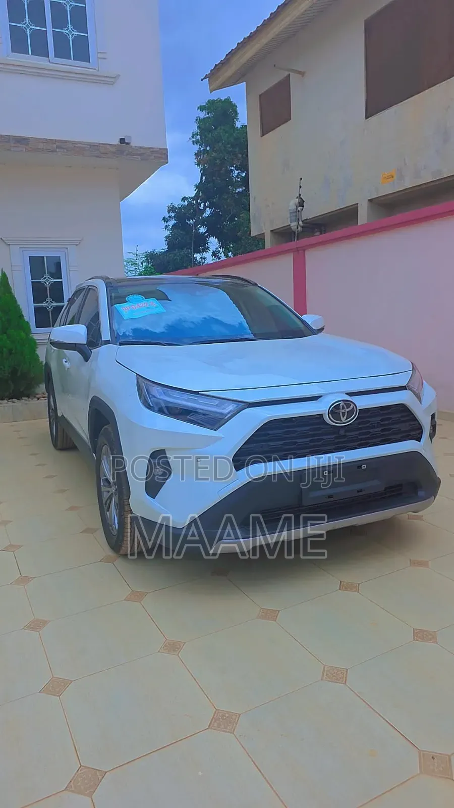 Toyota RAV4 XLE Premium FWD 2023 White