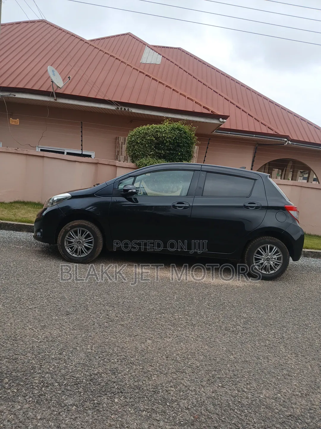 Toyota Vitz 1.3 AWD 5dr 2012 Black